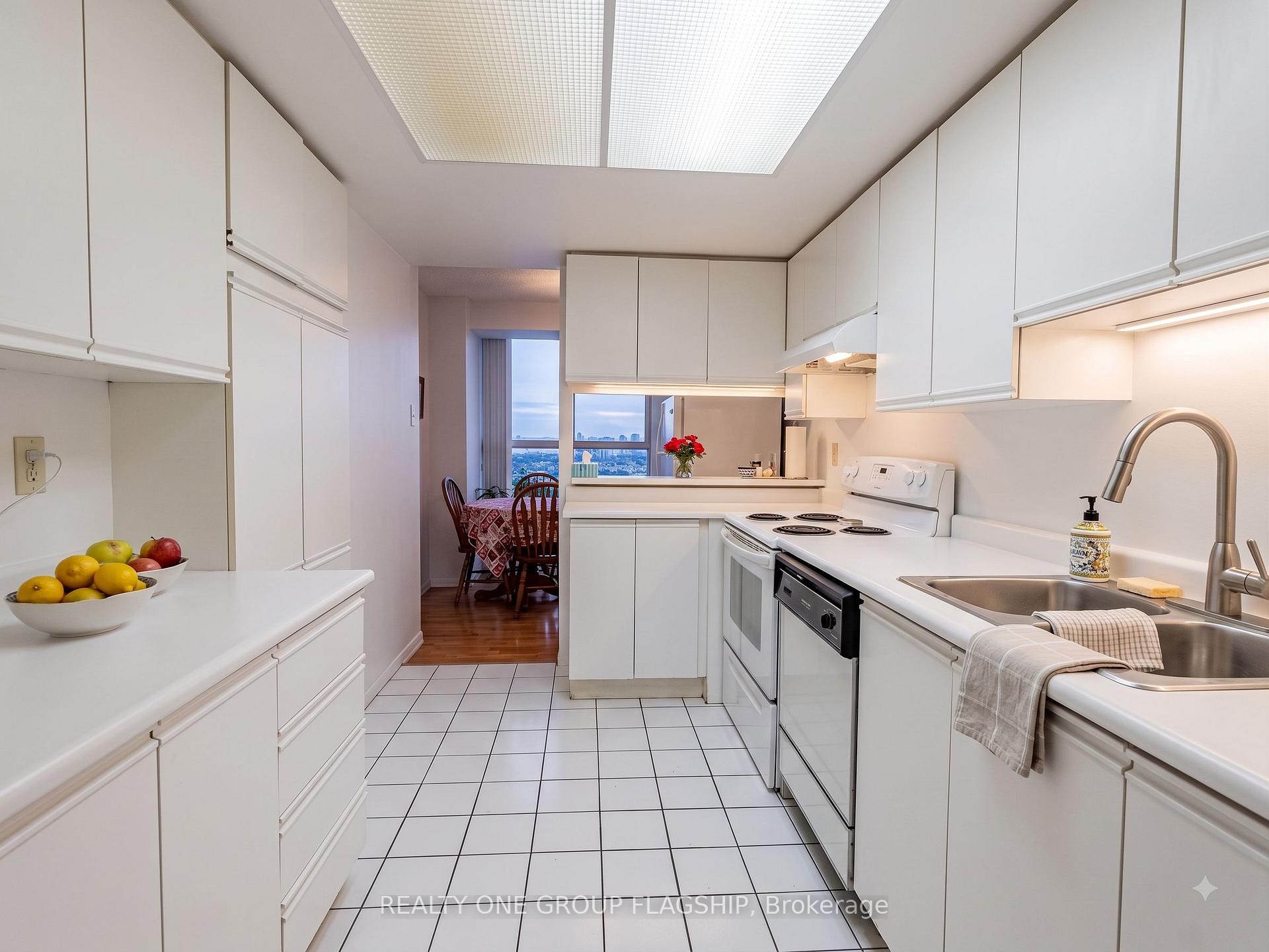 Photo 6 of Unit 802, 600 Rexdale Boulevard, Etobicoke, West Humber-Clairville — HOMEH