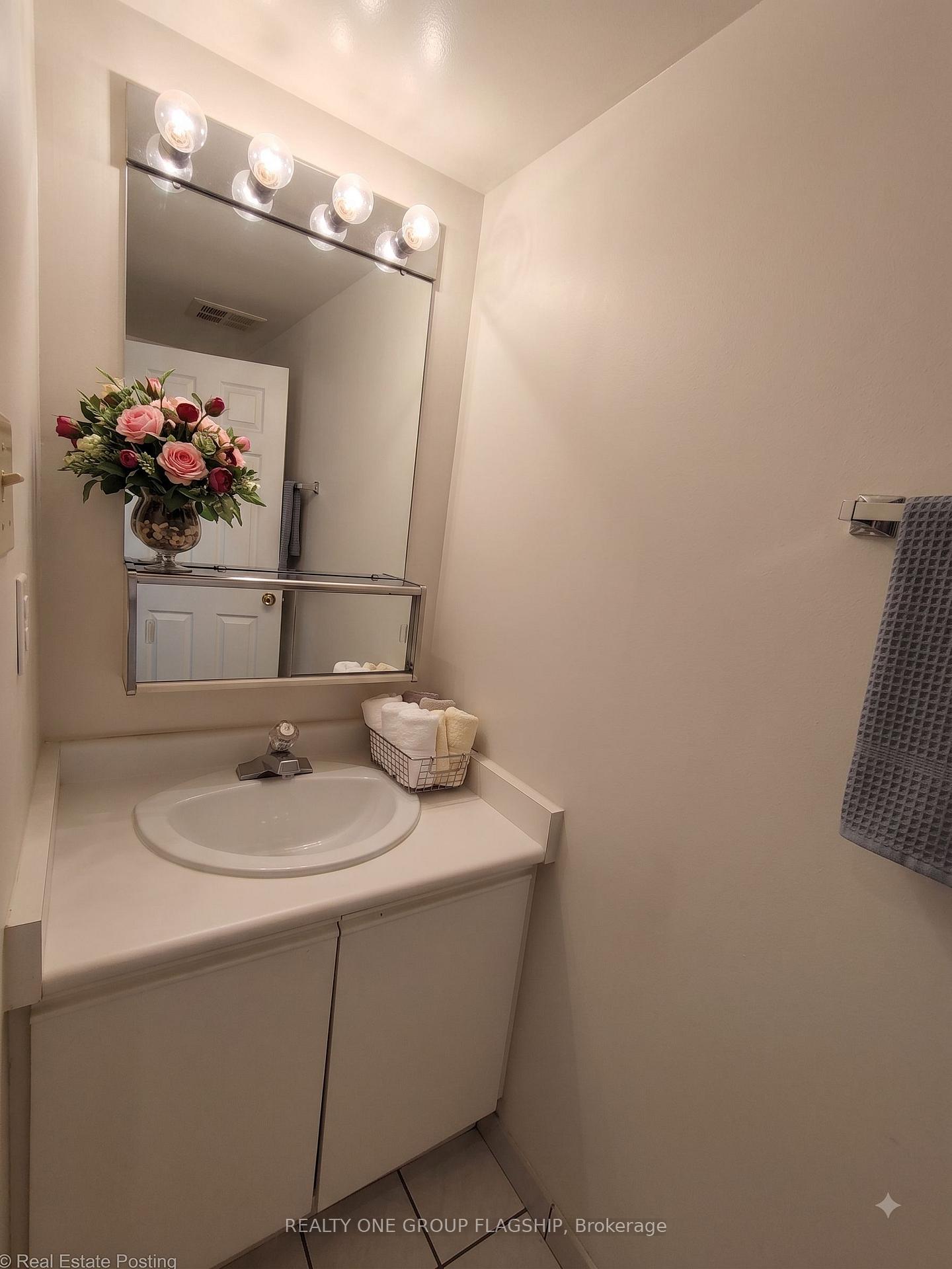 Photo 8 of Unit 802, 600 Rexdale Boulevard, Etobicoke, West Humber-Clairville — HOMEH