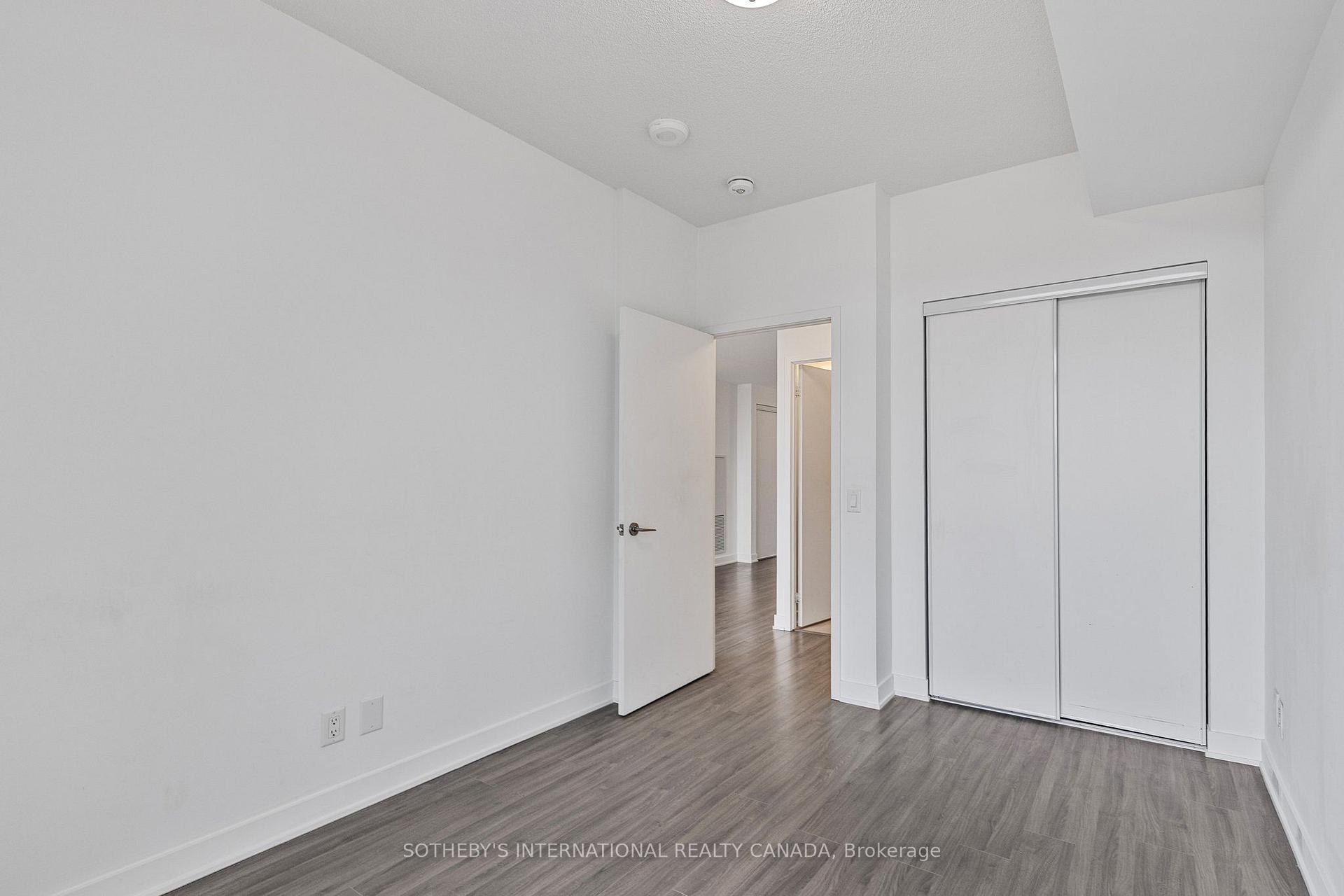 Photo 8 of Unit 403, 681 Yonge Street, Barrie, Painswick South — HOMEH