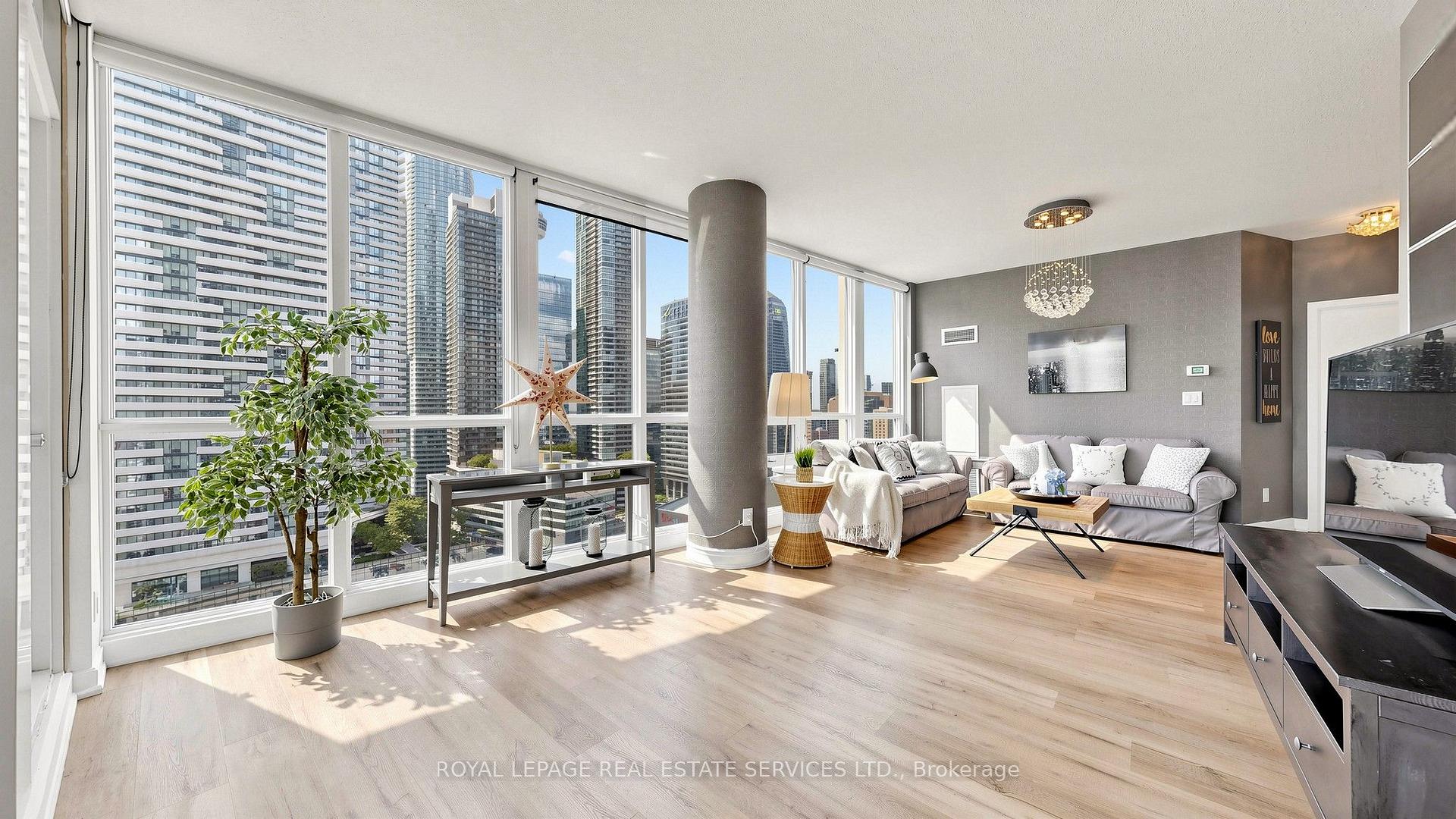 Photo 2 of Unit 2212, 33 Bay Street, Toronto, Waterfront Communities — HOMEH