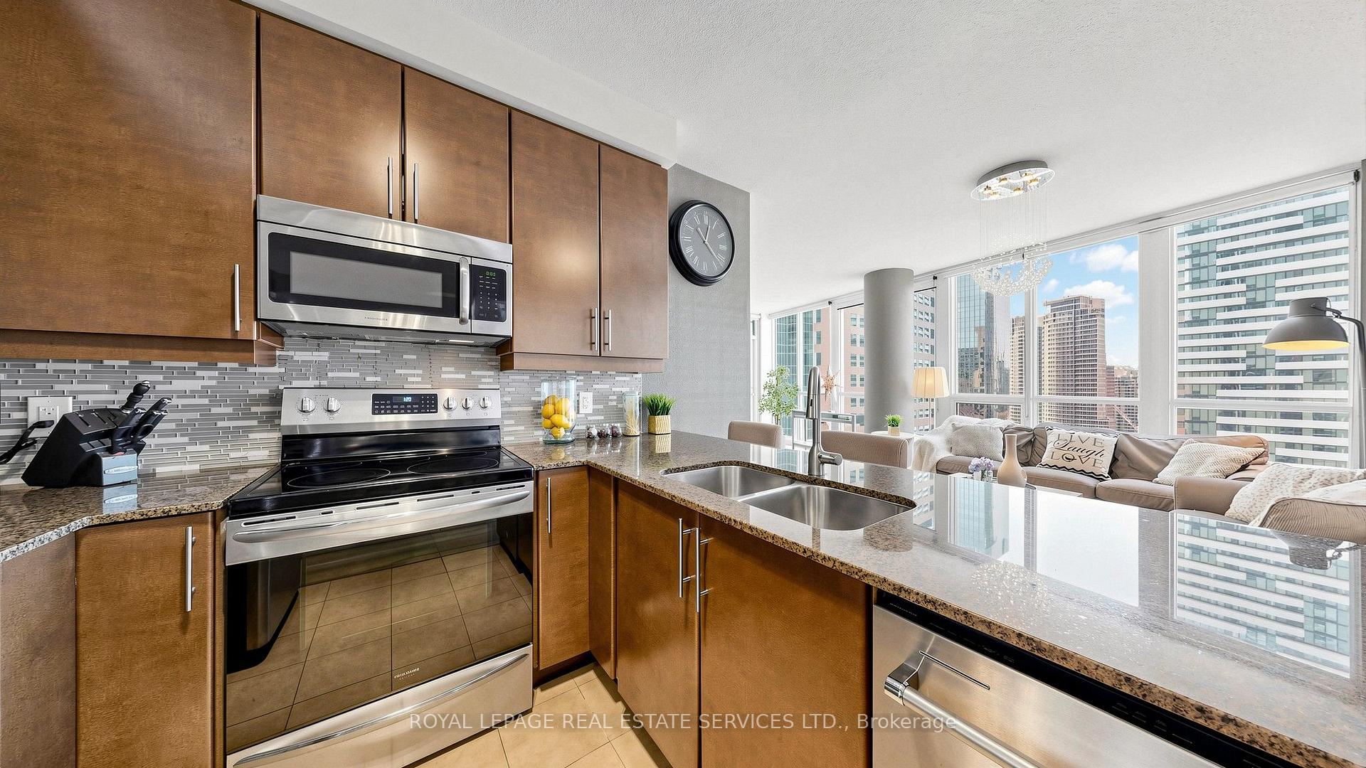 Photo 19 of Unit 2212, 33 Bay Street, Toronto, Waterfront Communities — HOMEH