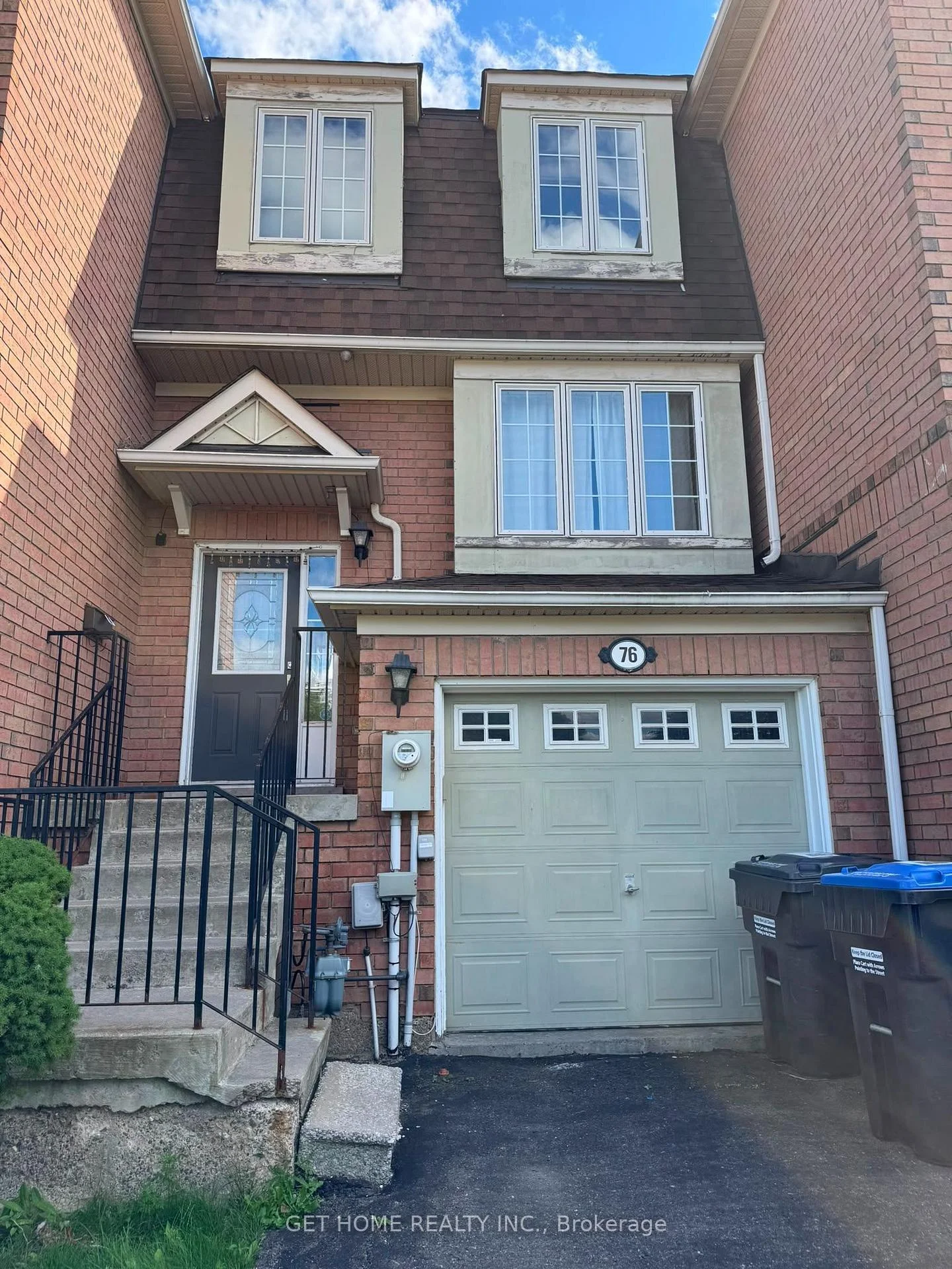 Photo 3 of Unit Main, 76 Dunlop Court, Brampton, Fletcher's Meadow — HOMEH