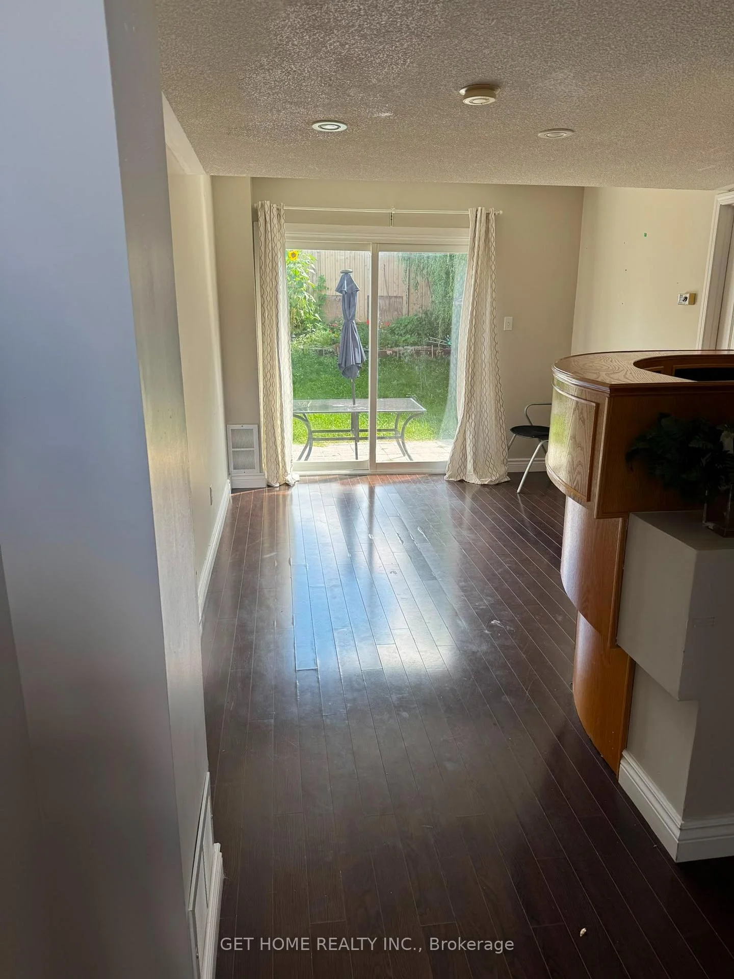 Photo 5 of Unit Main, 76 Dunlop Court, Brampton, Fletcher's Meadow — HOMEH