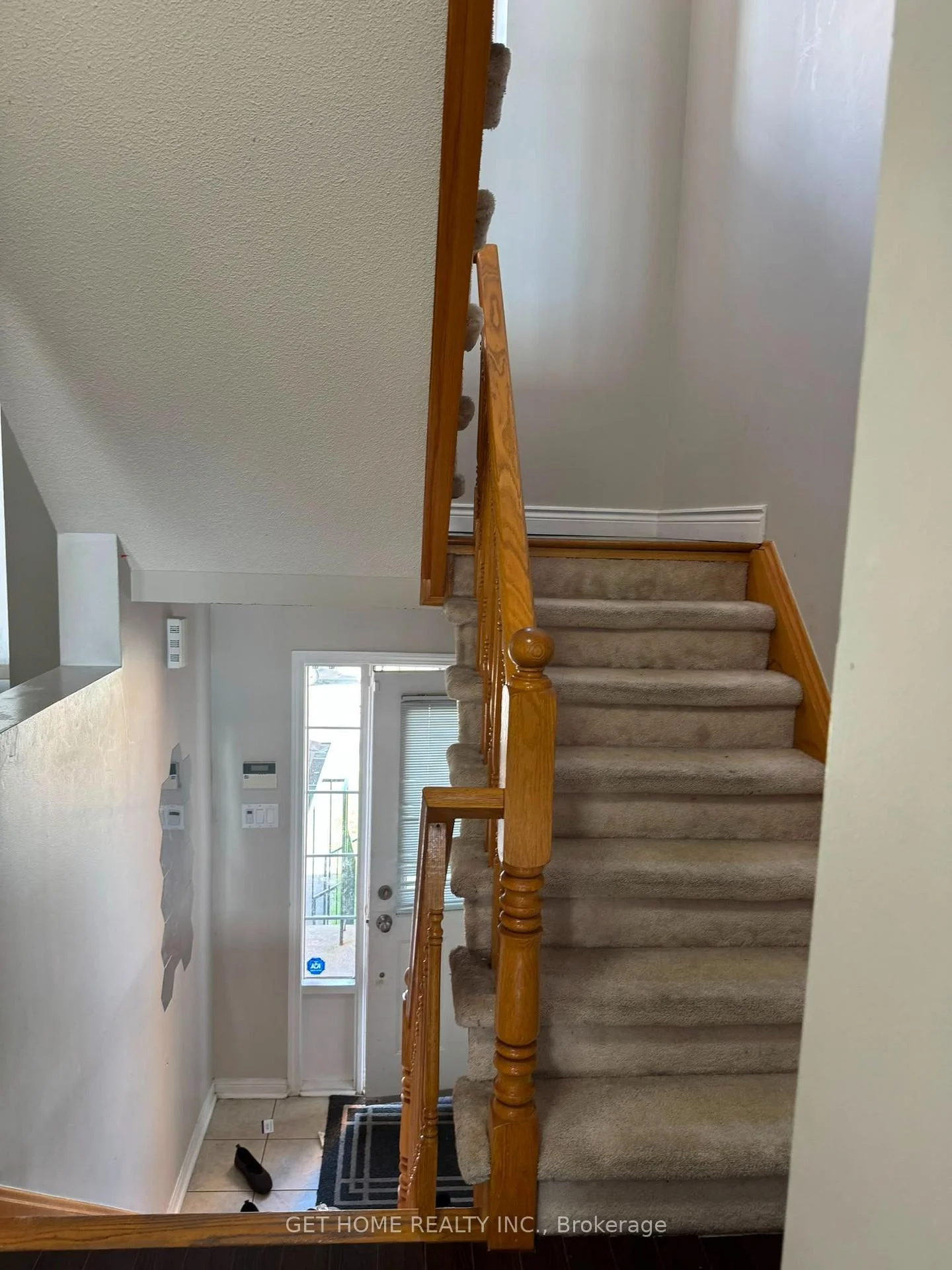 Photo 7 of Unit Main, 76 Dunlop Court, Brampton, Fletcher's Meadow — HOMEH