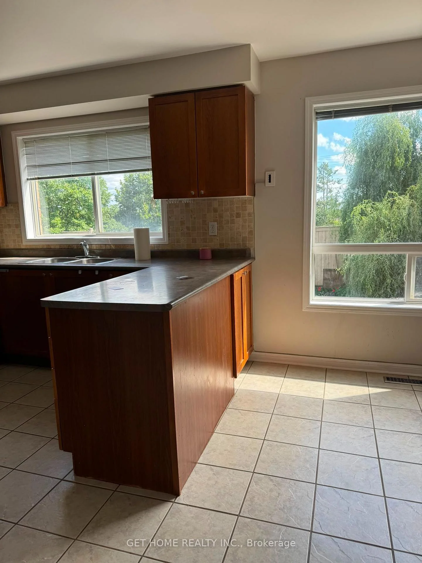 Photo 14 of Unit Main, 76 Dunlop Court, Brampton, Fletcher's Meadow — HOMEH