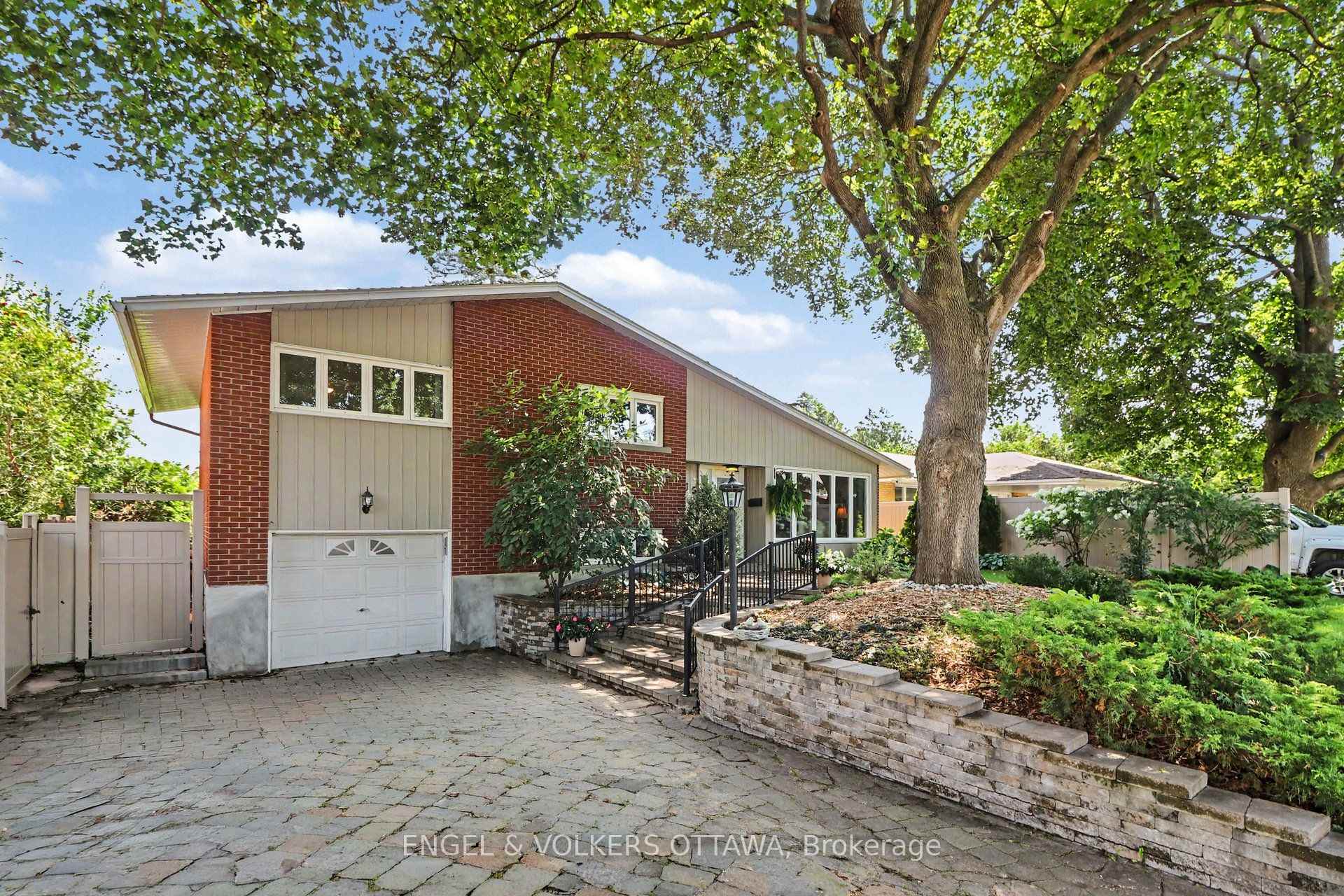 Photo 2 of 2715 Colman Street, Ottawa, Riverside Park — HOMEH
