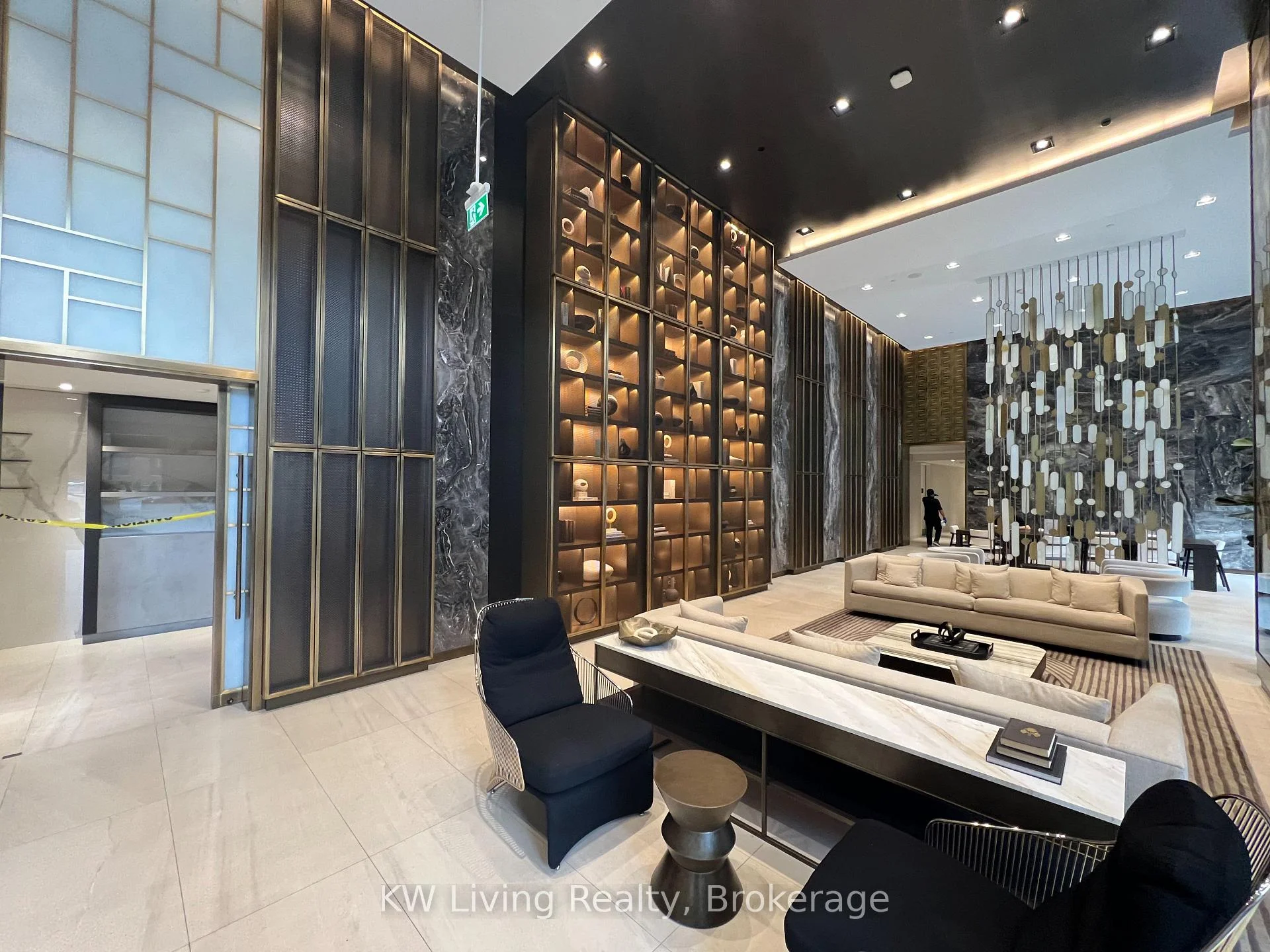 Photo 3 of Unit 201, 117 Broadway Avenue, Toronto, Mount Pleasant West — HOMEH