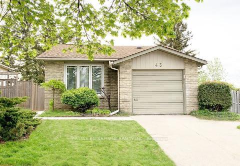 Front of Unit LOWER, 43 Kanata Crescent