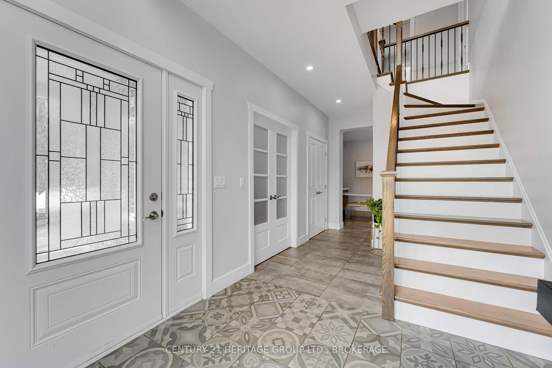 Photo 5 of 90 Aragon Road, Kingston, City North of 401 — HOMEH