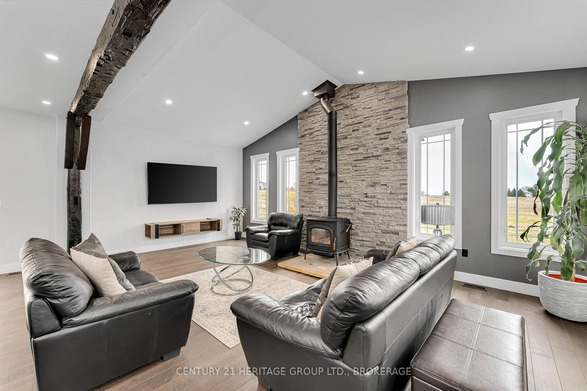 Photo 11 of 90 Aragon Road, Kingston, City North of 401 — HOMEH