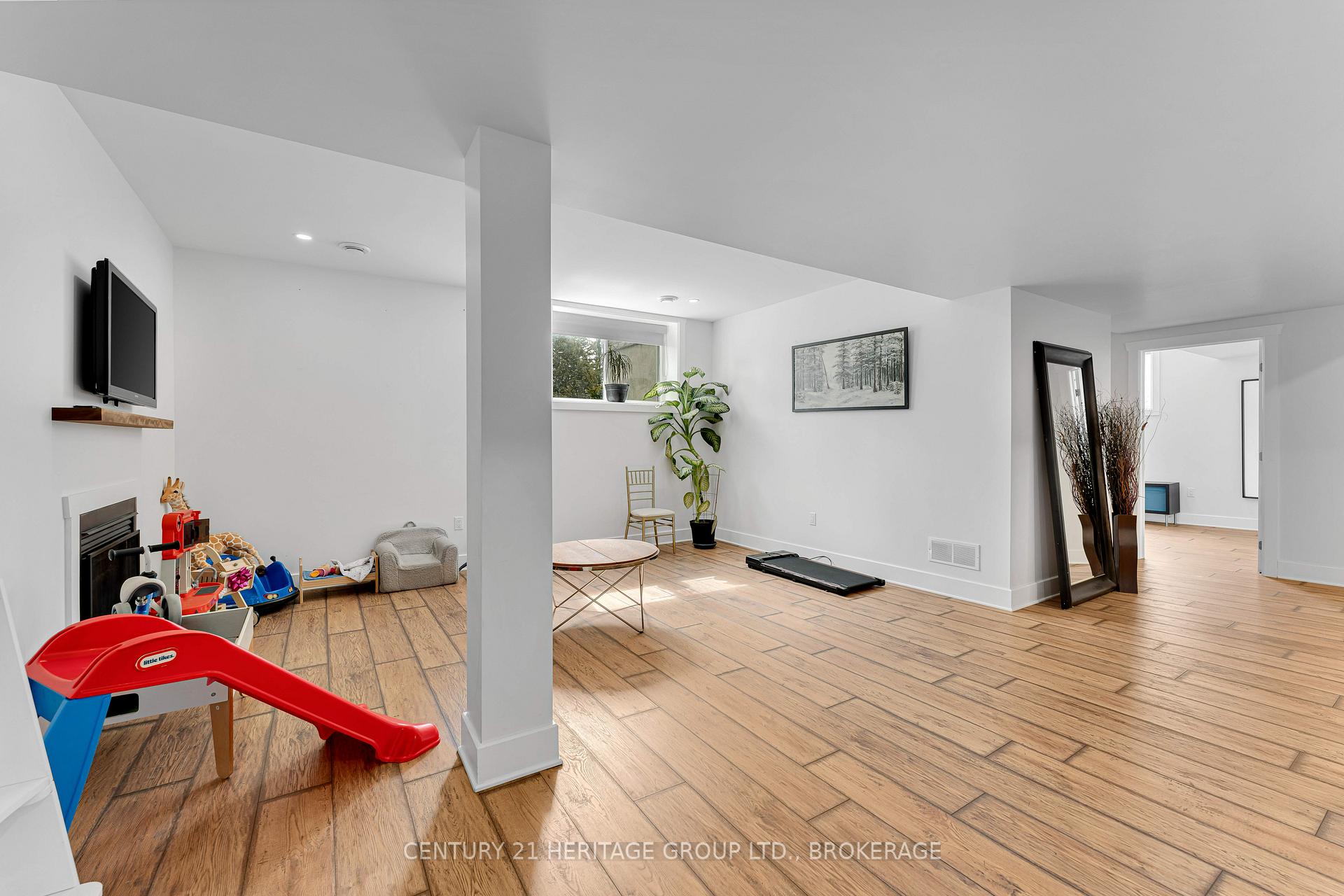 Photo 42 of 90 Aragon Road, Kingston, City North of 401 — HOMEH