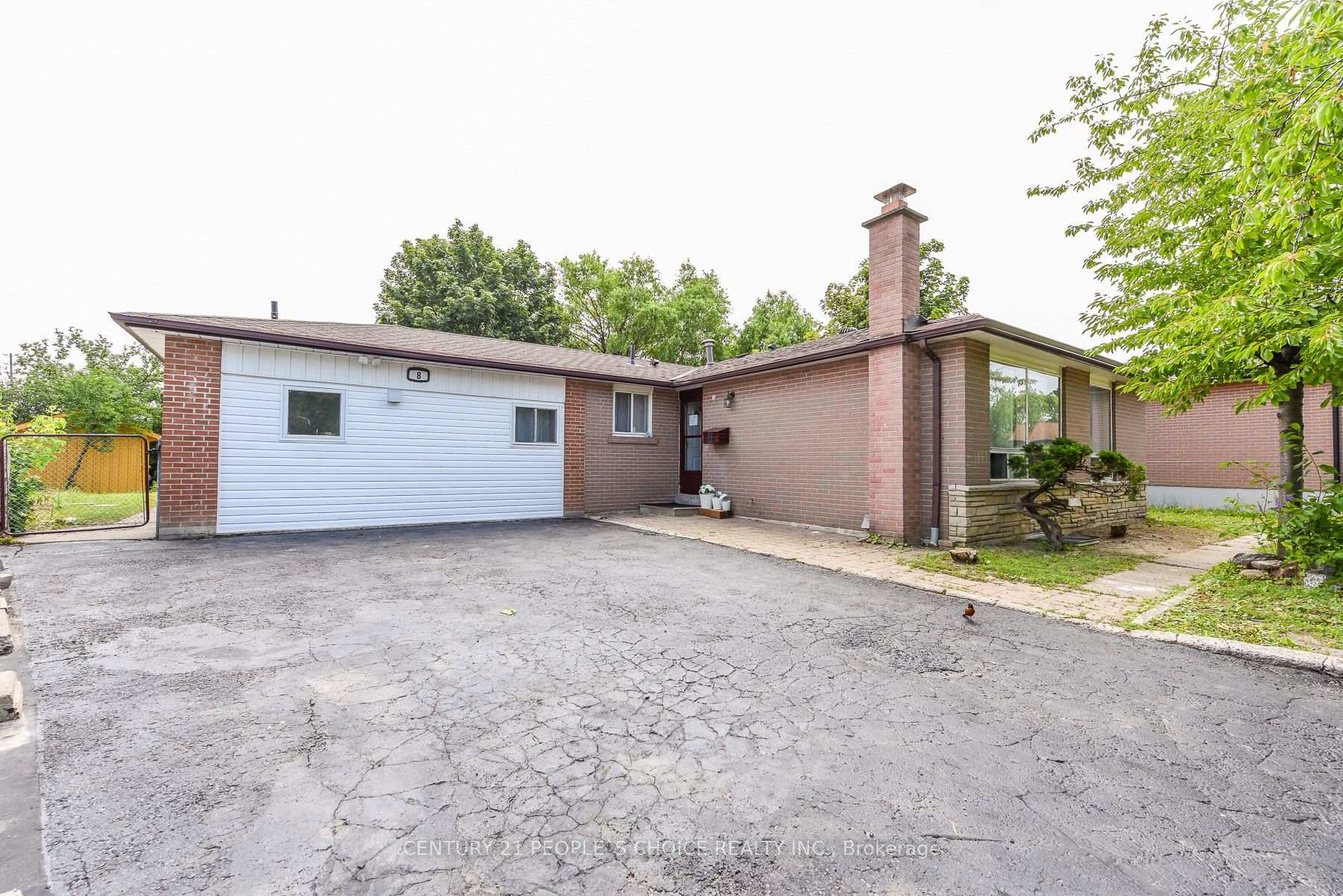 Photo 2 of 8 Fidelia Crescent, Brampton, Southgate — HOMEH