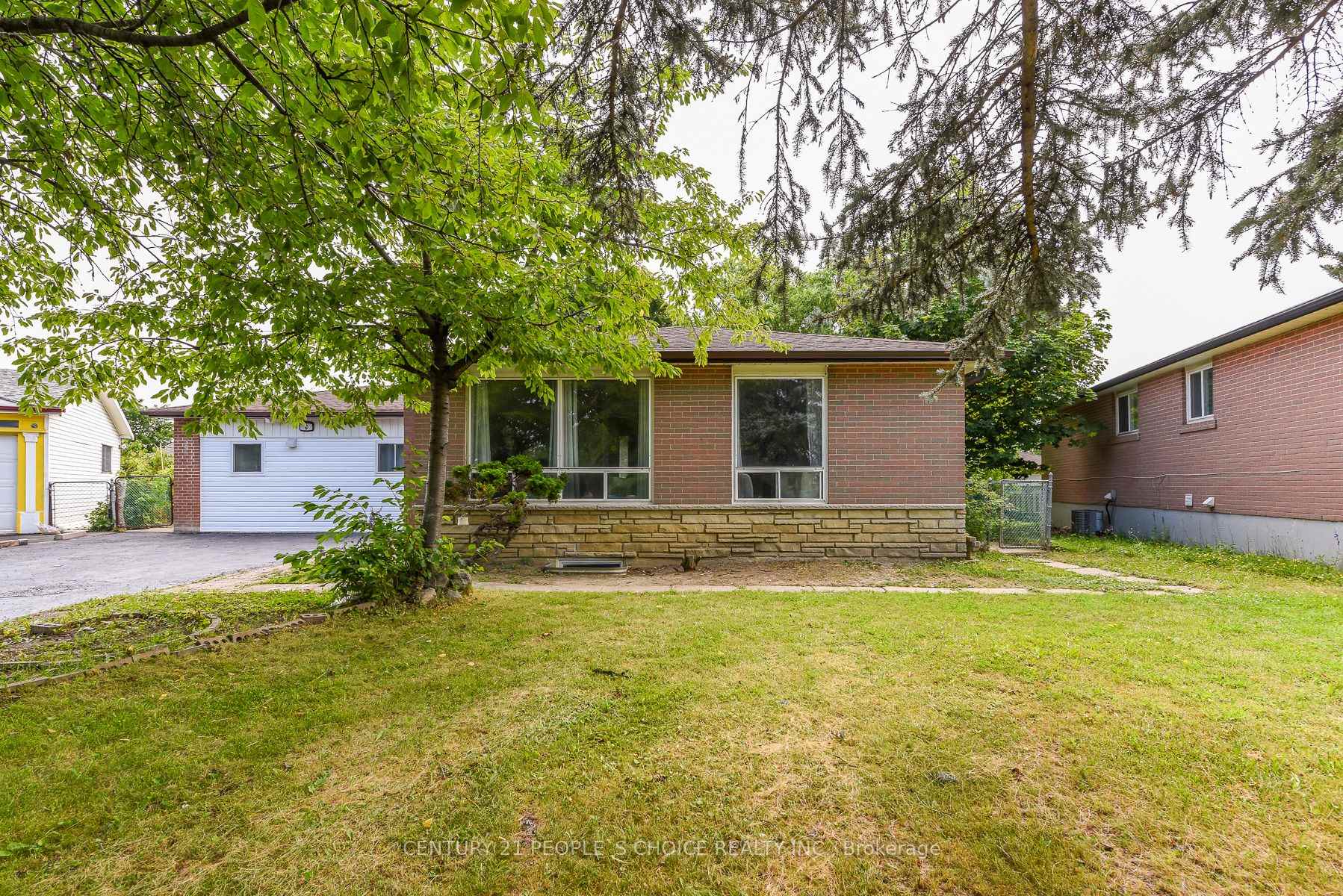 Photo 3 of 8 Fidelia Crescent, Brampton, Southgate — HOMEH