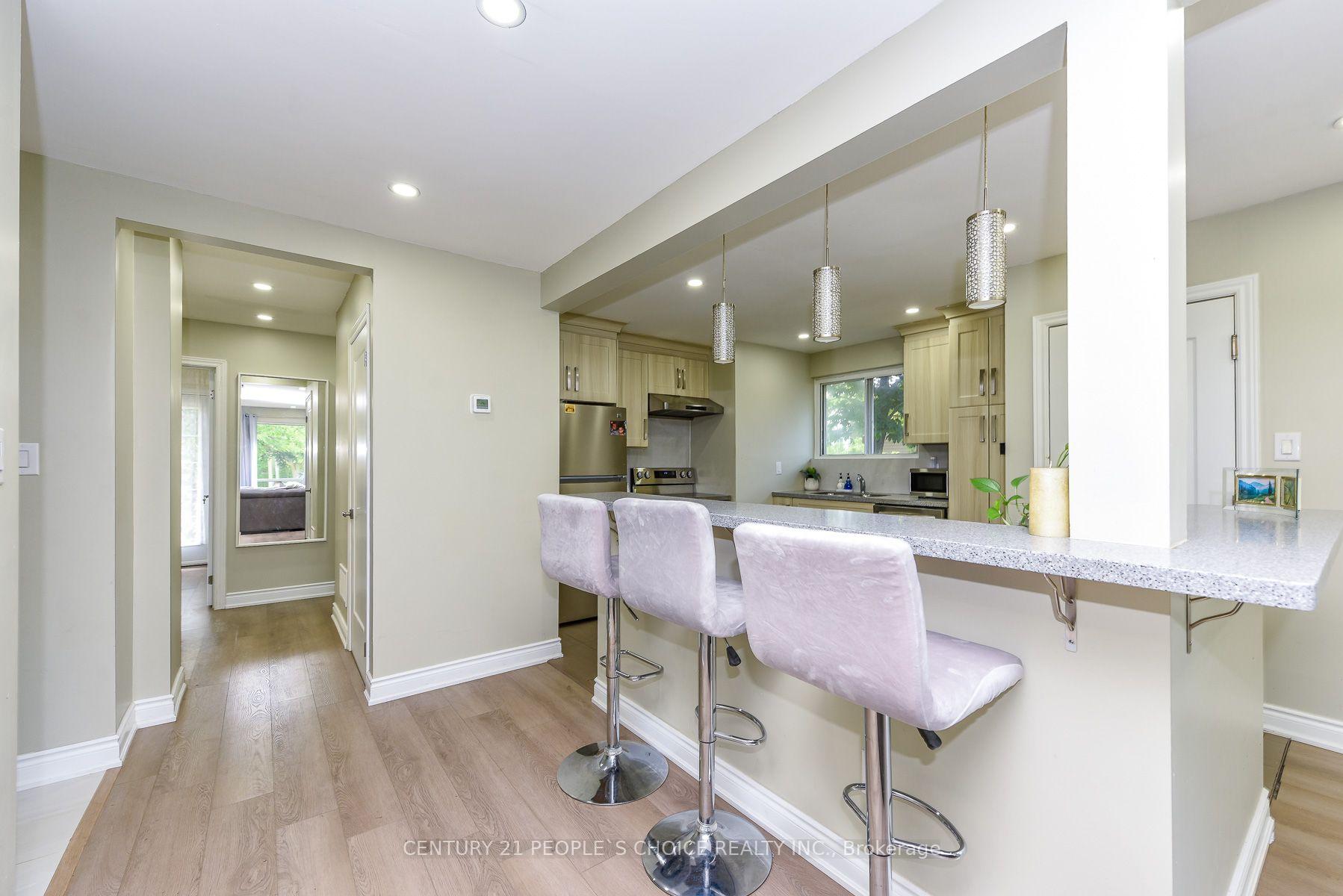 Photo 9 of 8 Fidelia Crescent, Brampton, Southgate — HOMEH