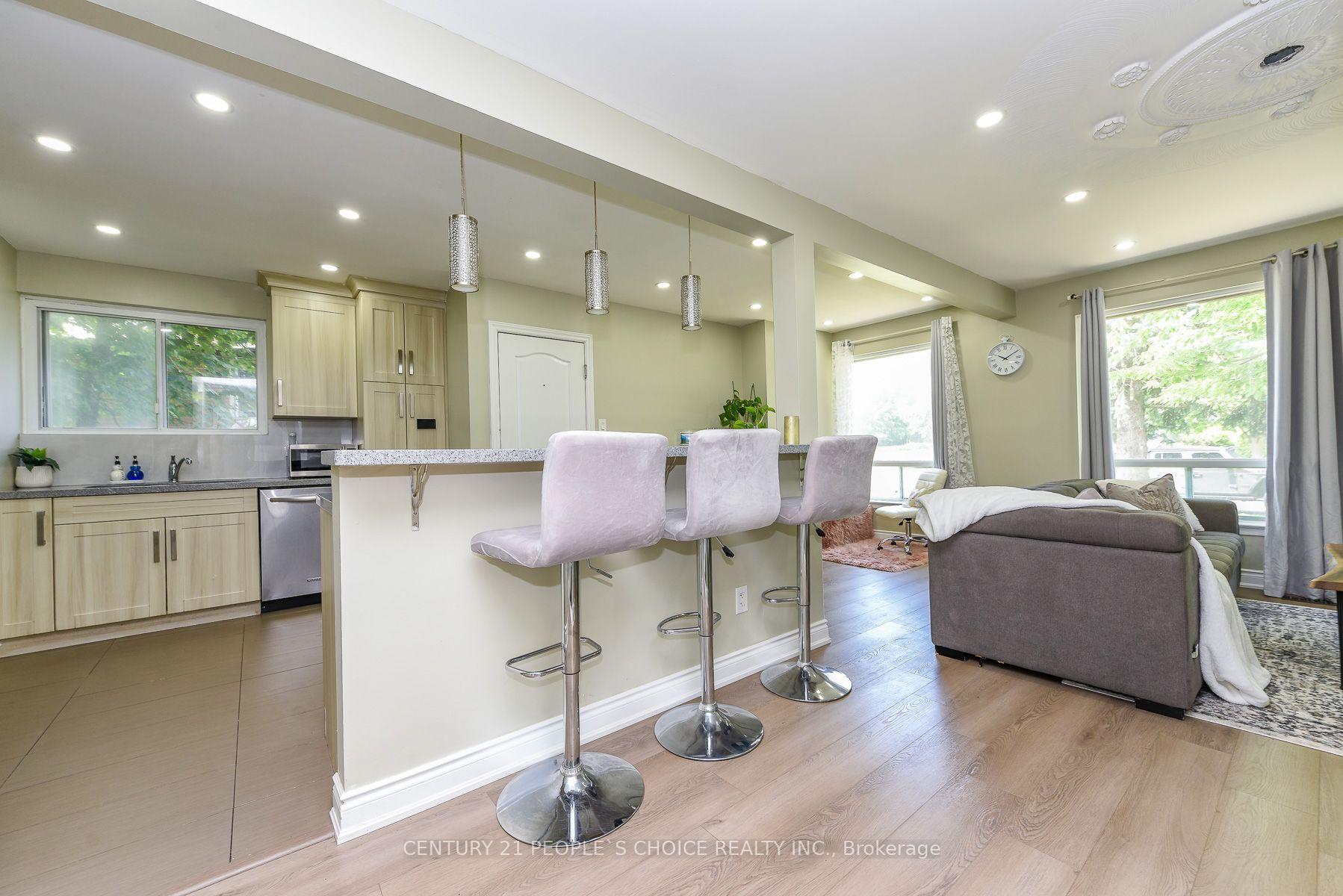 Photo 12 of 8 Fidelia Crescent, Brampton, Southgate — HOMEH