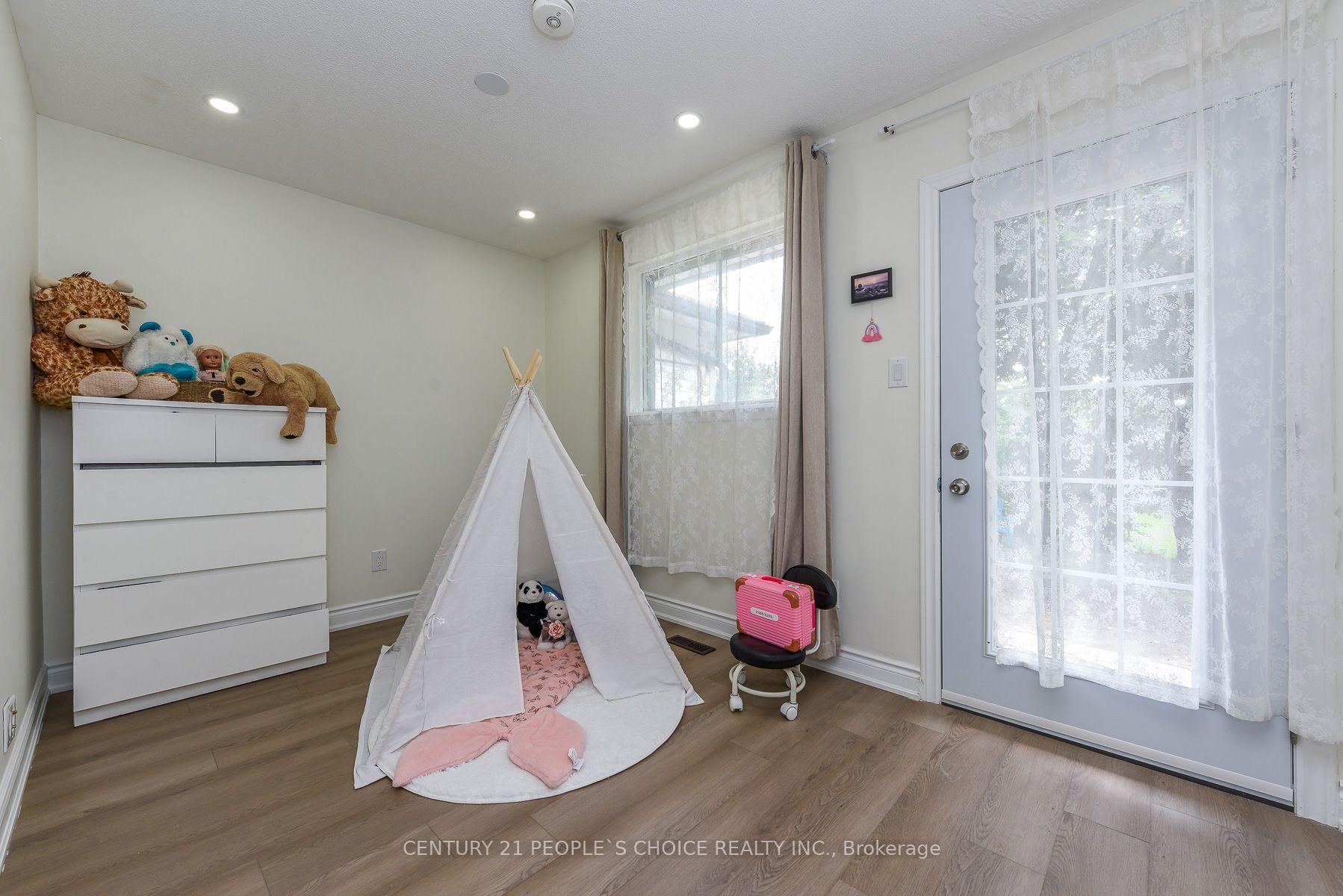 Photo 18 of 8 Fidelia Crescent, Brampton, Southgate — HOMEH