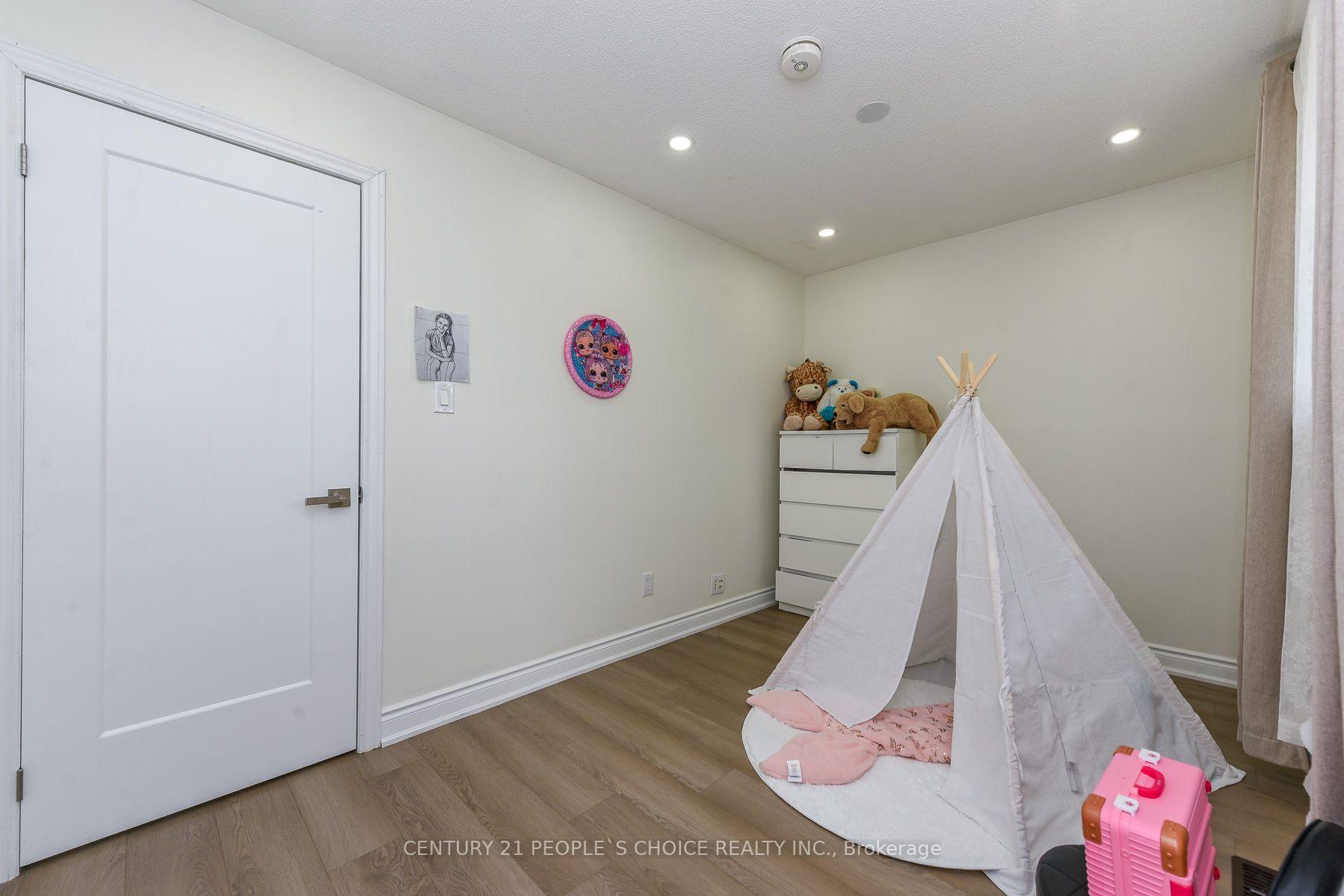 Photo 19 of 8 Fidelia Crescent, Brampton, Southgate — HOMEH