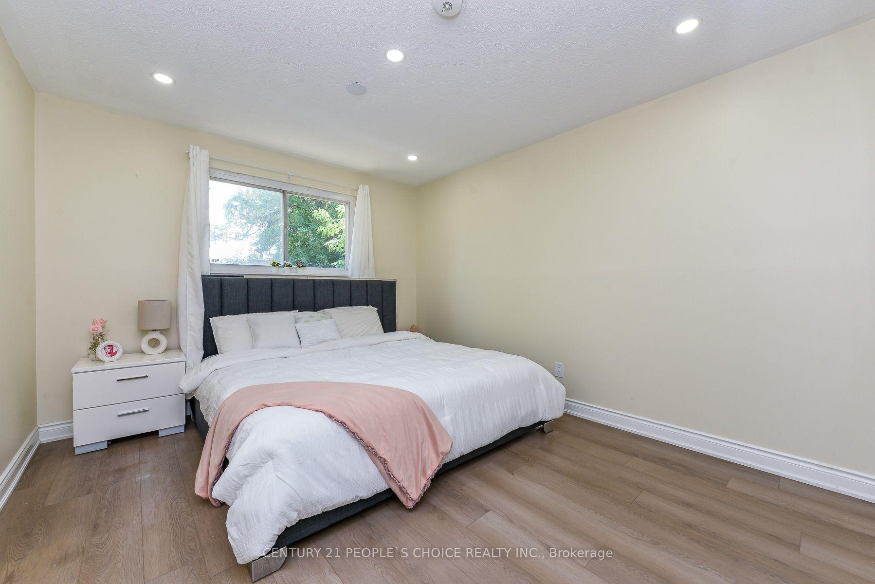 Photo 20 of 8 Fidelia Crescent, Brampton, Southgate — HOMEH
