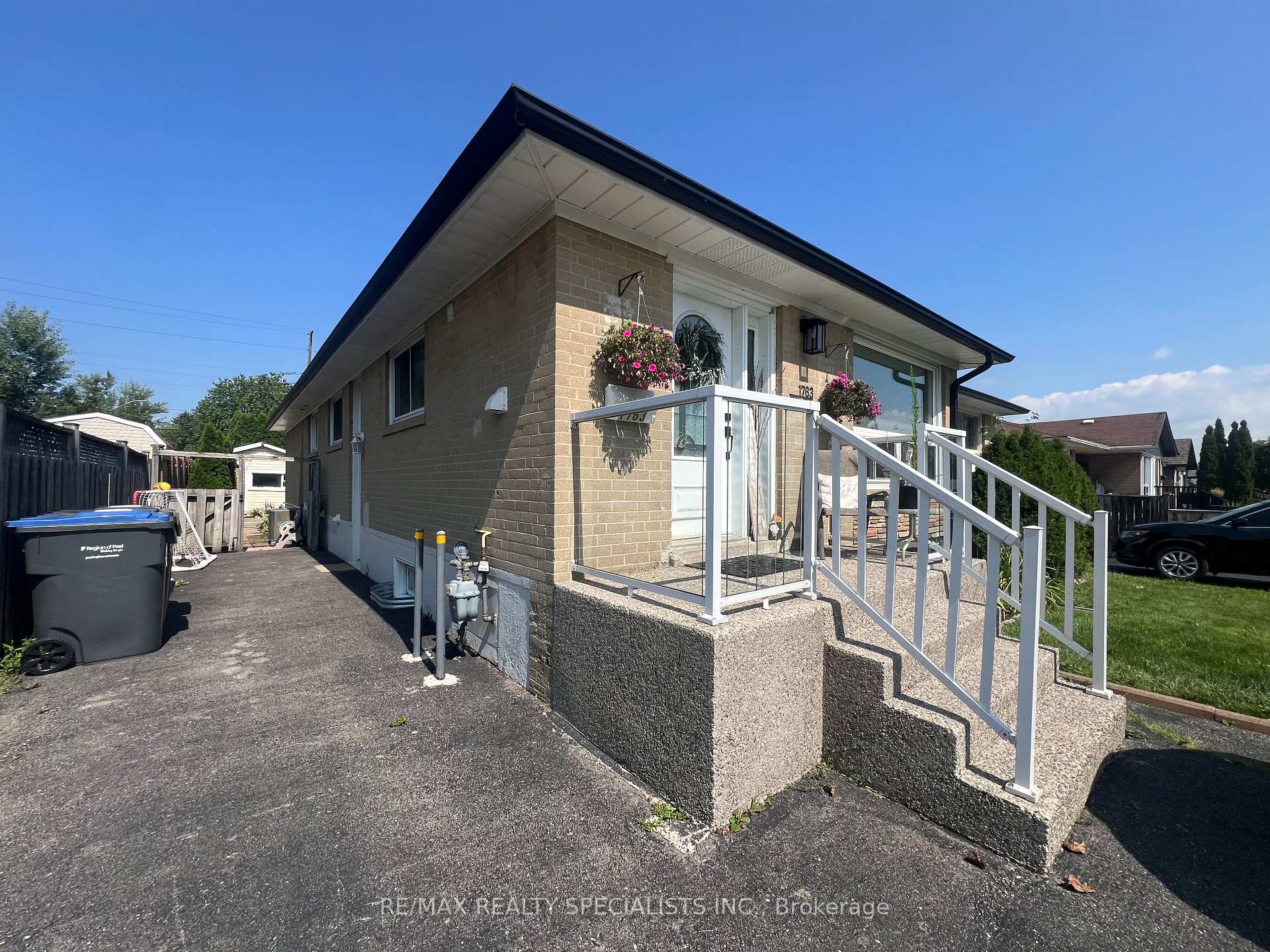 Photo 1 of Unit Lower, 1763 Sandgate Crescent, Mississauga, Clarkson — HOMEH