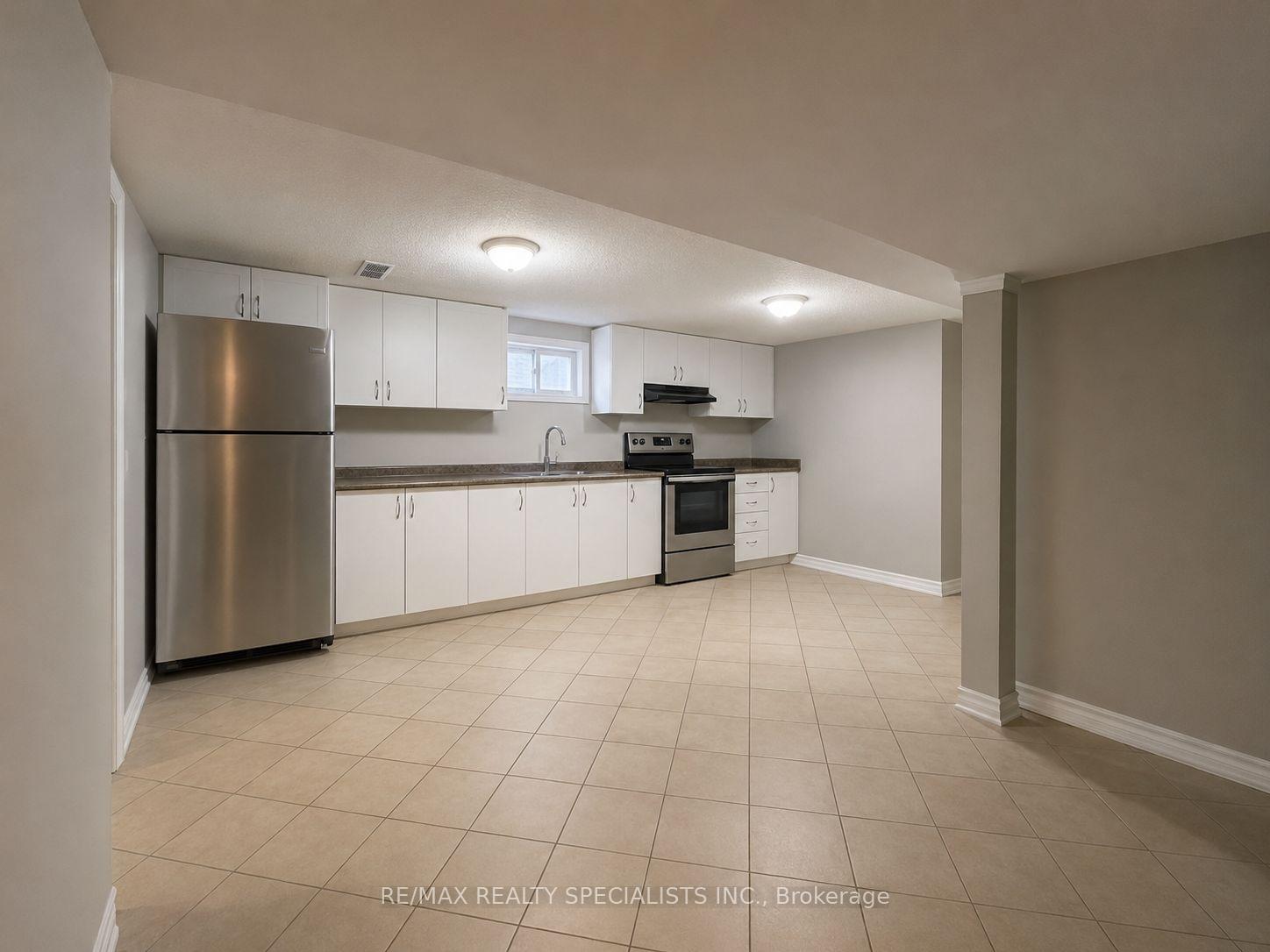 Photo 4 of Unit Lower, 1763 Sandgate Crescent, Mississauga, Clarkson — HOMEH