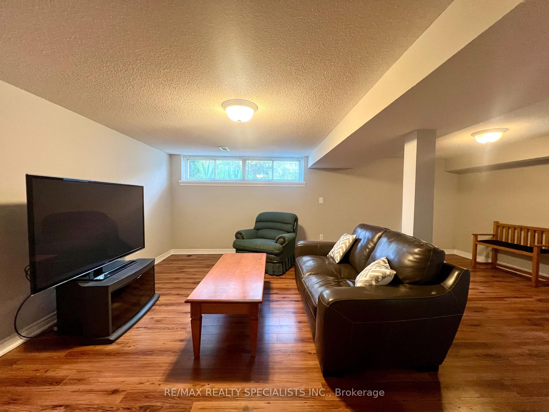Photo 8 of Unit Lower, 1763 Sandgate Crescent, Mississauga, Clarkson — HOMEH