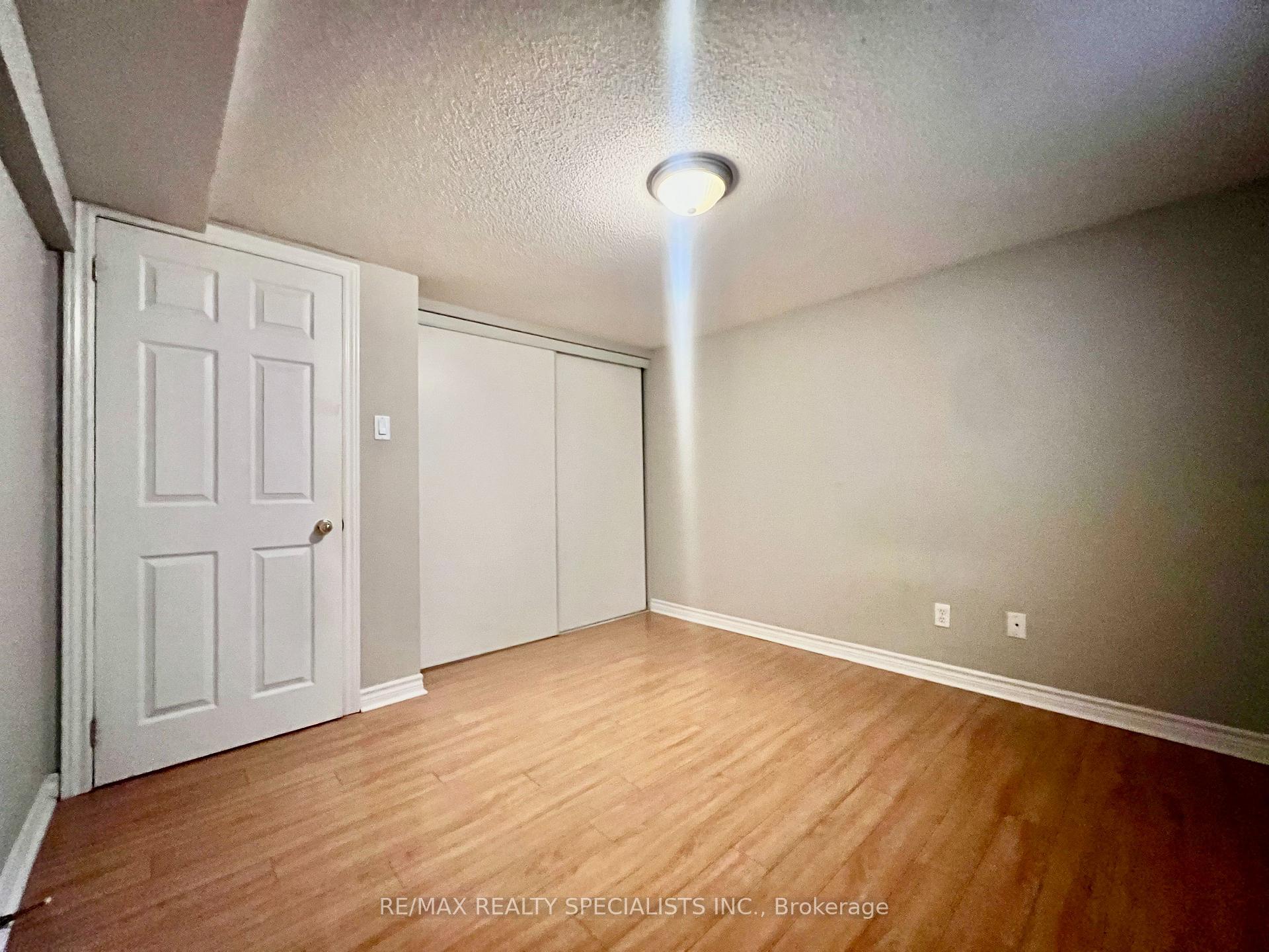 Photo 10 of Unit Lower, 1763 Sandgate Crescent, Mississauga, Clarkson — HOMEH