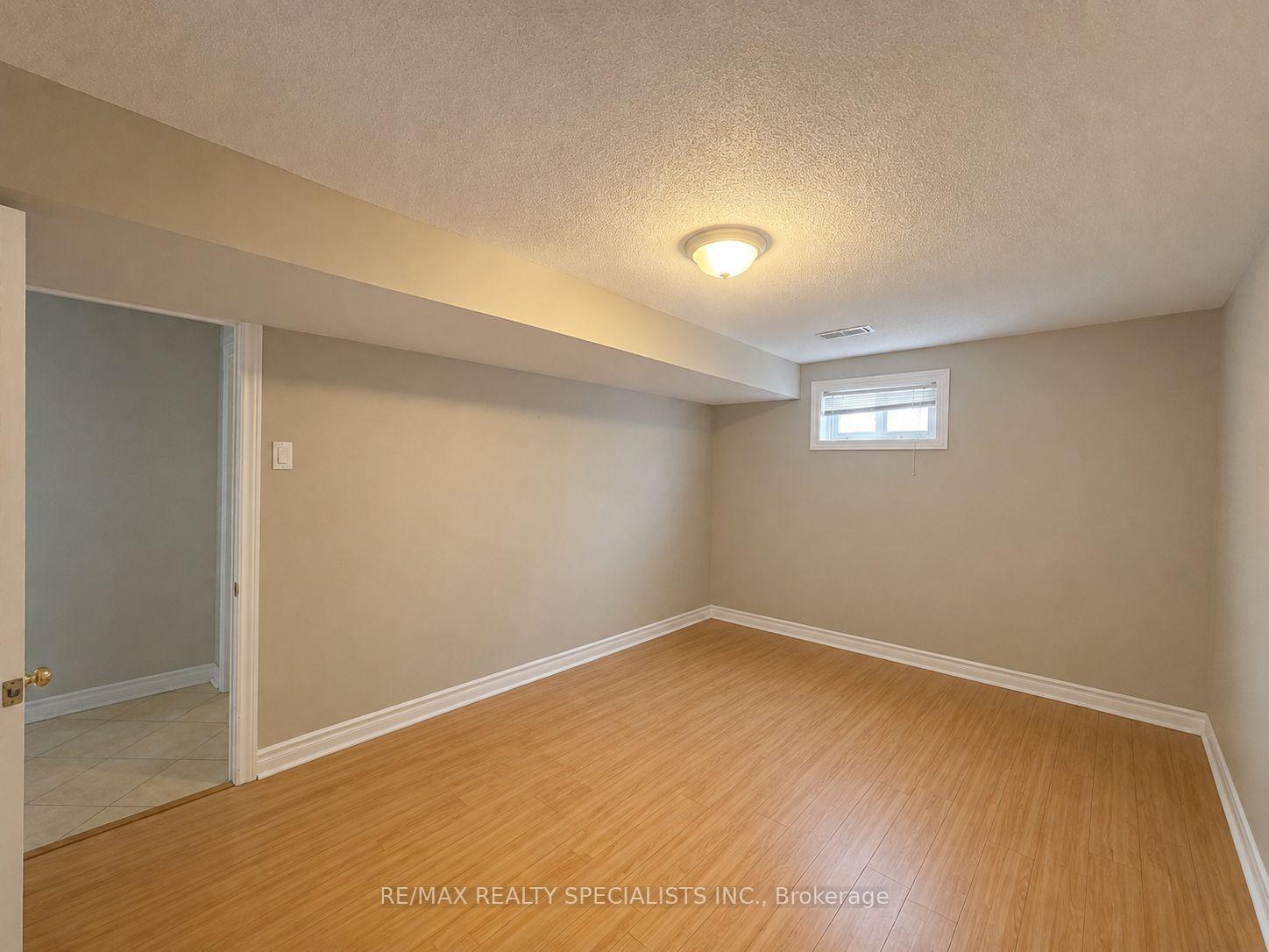 Photo 12 of Unit Lower, 1763 Sandgate Crescent, Mississauga, Clarkson — HOMEH