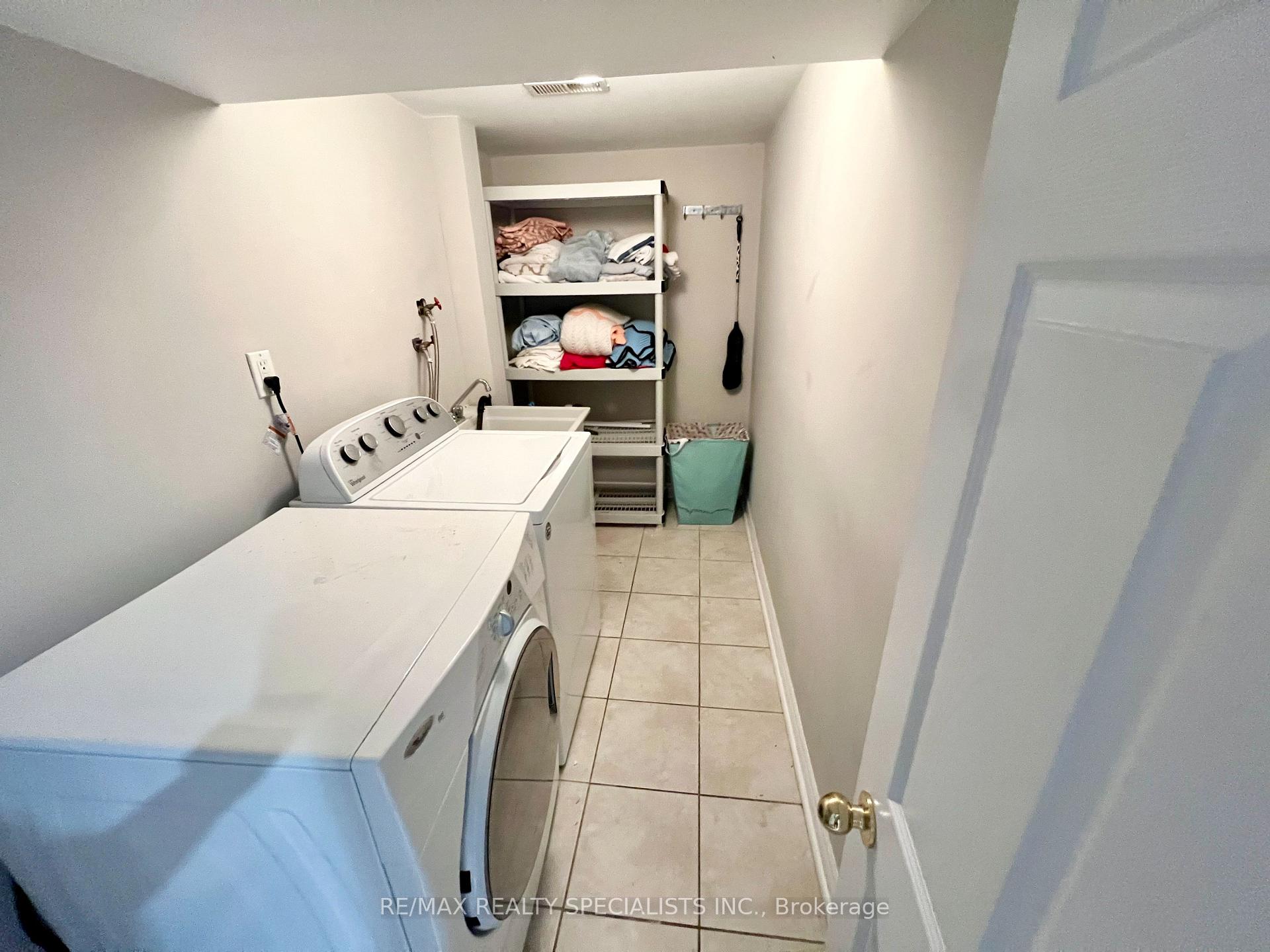 Photo 14 of Unit Lower, 1763 Sandgate Crescent, Mississauga, Clarkson — HOMEH