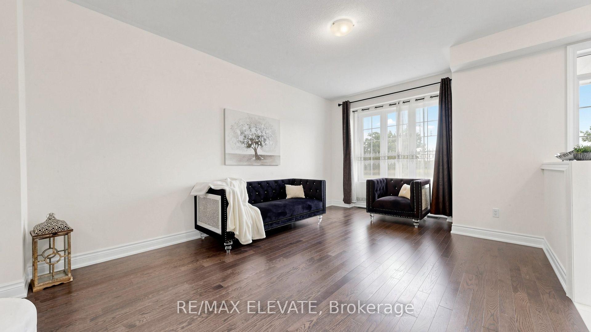 Photo 2 of 265 Kirkham Drive, Markham, Cedarwood — HOMEH
