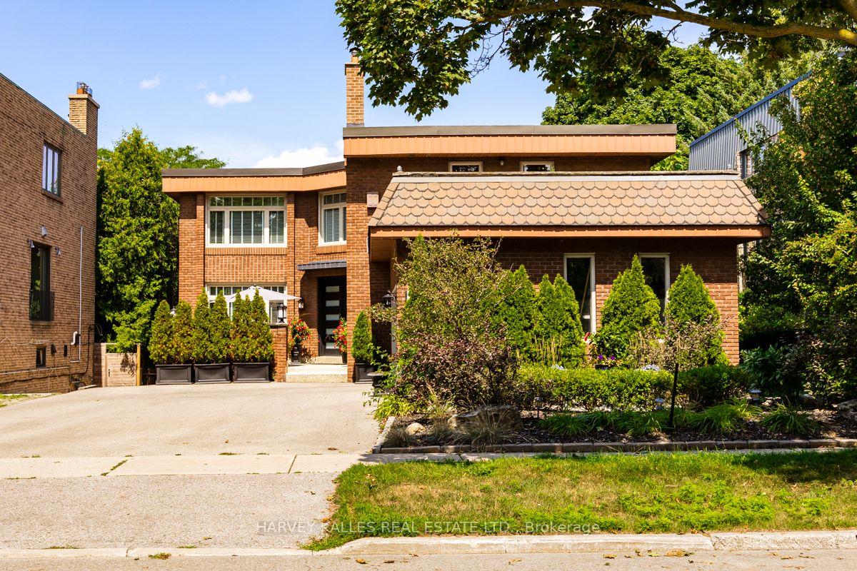 Photo 2 of 92 Prue Avenue, Toronto, Englemount-Lawrence — HOMEH