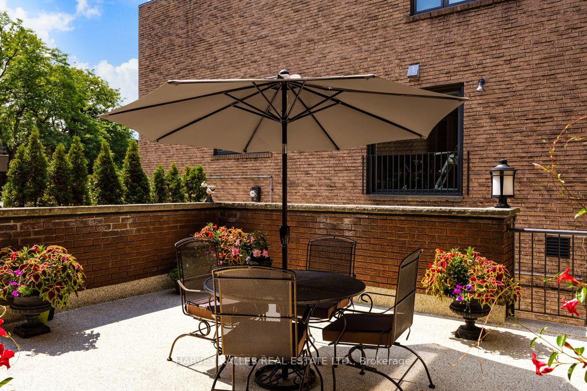 Photo 3 of 92 Prue Avenue, Toronto, Englemount-Lawrence — HOMEH