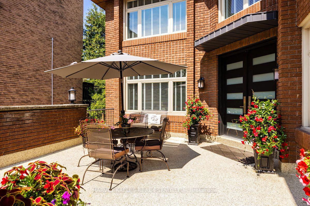 Photo 4 of 92 Prue Avenue, Toronto, Englemount-Lawrence — HOMEH