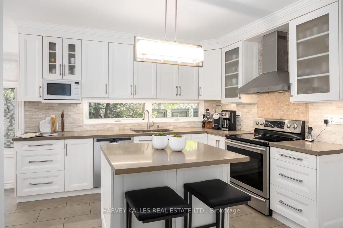 Photo 15 of 92 Prue Avenue, Toronto, Englemount-Lawrence — HOMEH