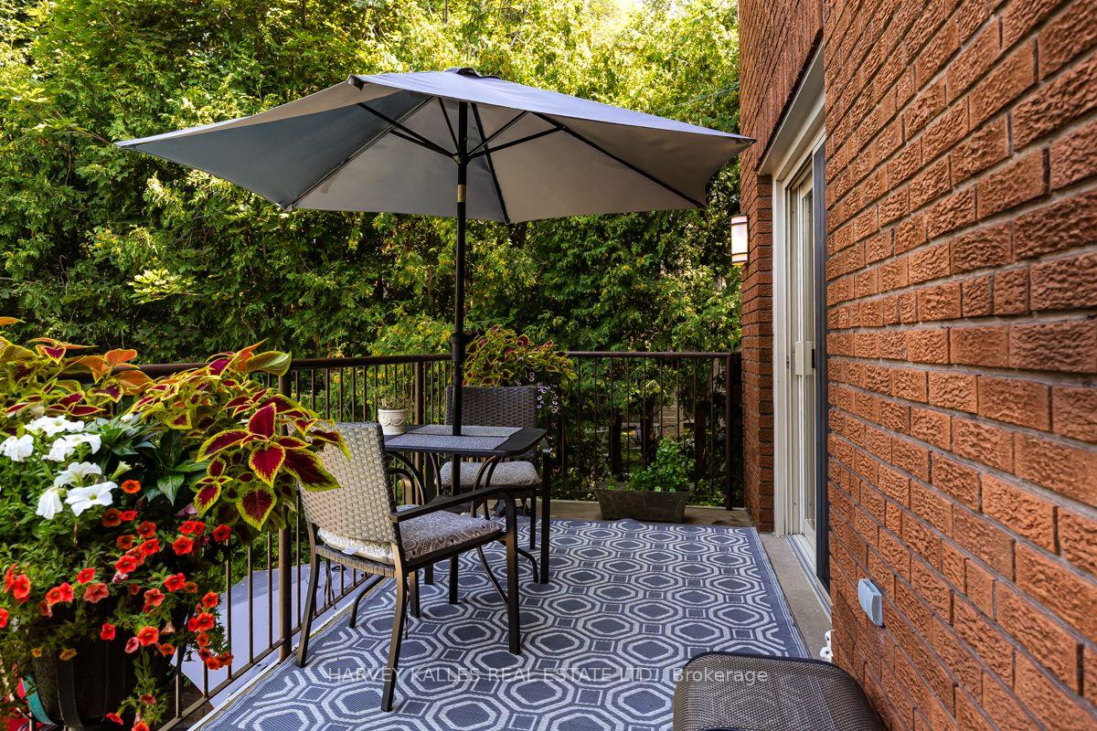 Photo 18 of 92 Prue Avenue, Toronto, Englemount-Lawrence — HOMEH