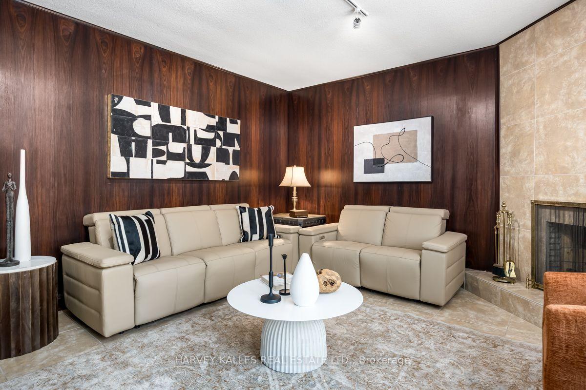 Photo 20 of 92 Prue Avenue, Toronto, Englemount-Lawrence — HOMEH