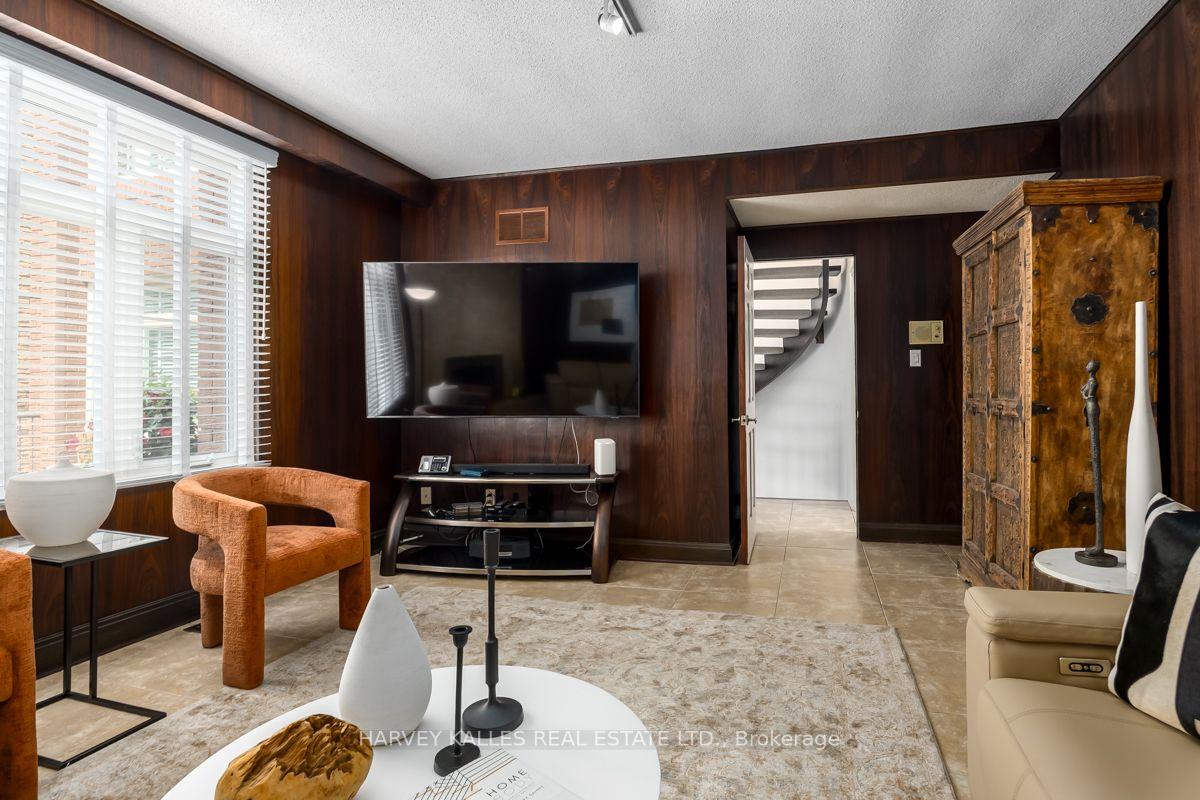 Photo 21 of 92 Prue Avenue, Toronto, Englemount-Lawrence — HOMEH