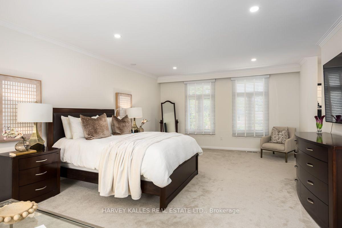 Photo 26 of 92 Prue Avenue, Toronto, Englemount-Lawrence — HOMEH