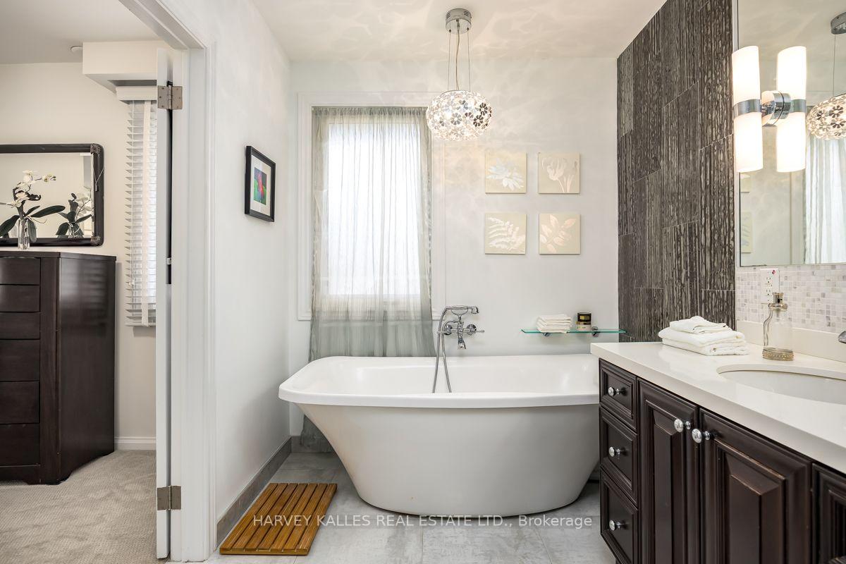 Photo 29 of 92 Prue Avenue, Toronto, Englemount-Lawrence — HOMEH