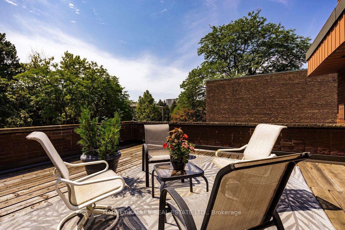 Photo 31 of 92 Prue Avenue, Toronto, Englemount-Lawrence — HOMEH
