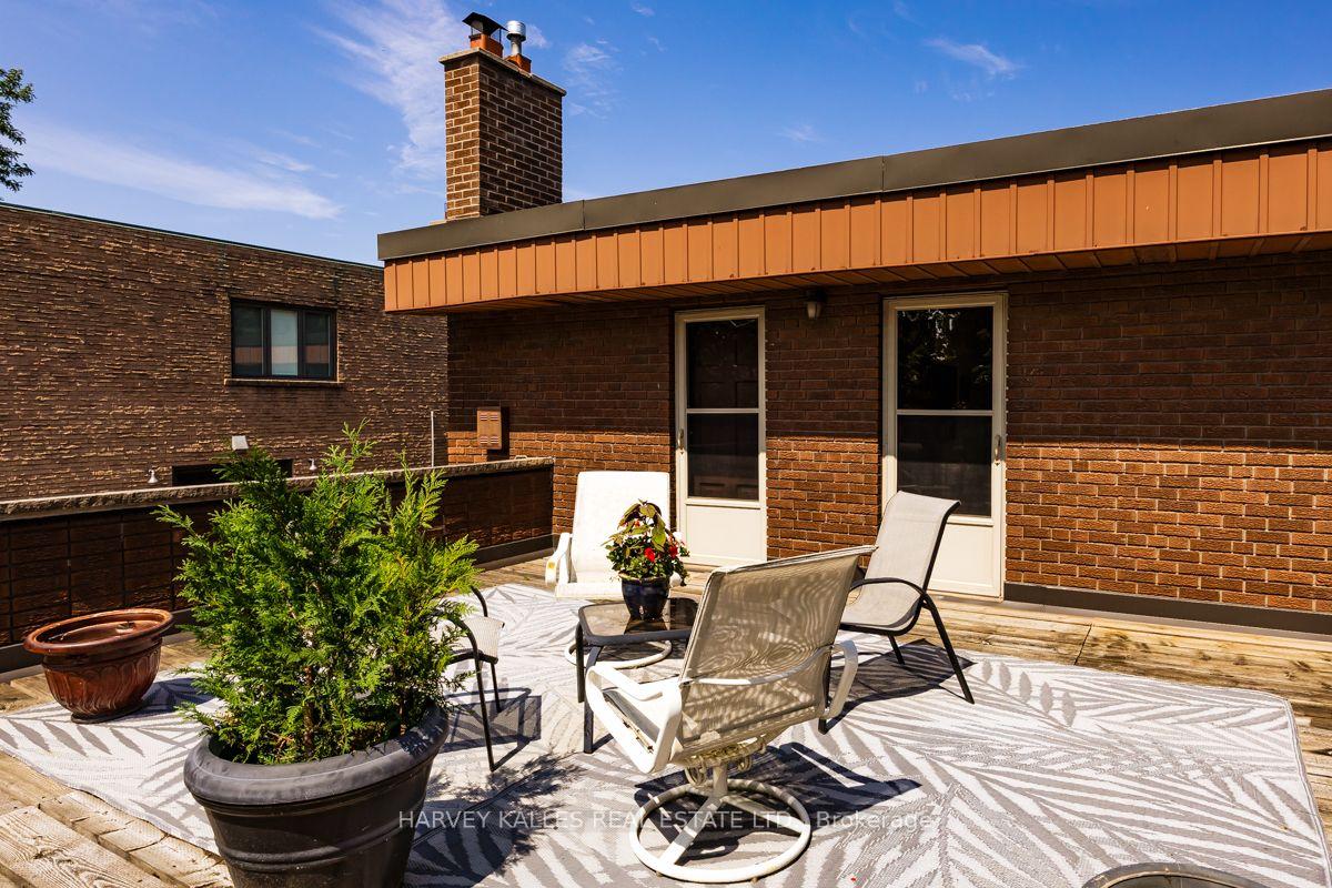 Photo 32 of 92 Prue Avenue, Toronto, Englemount-Lawrence — HOMEH