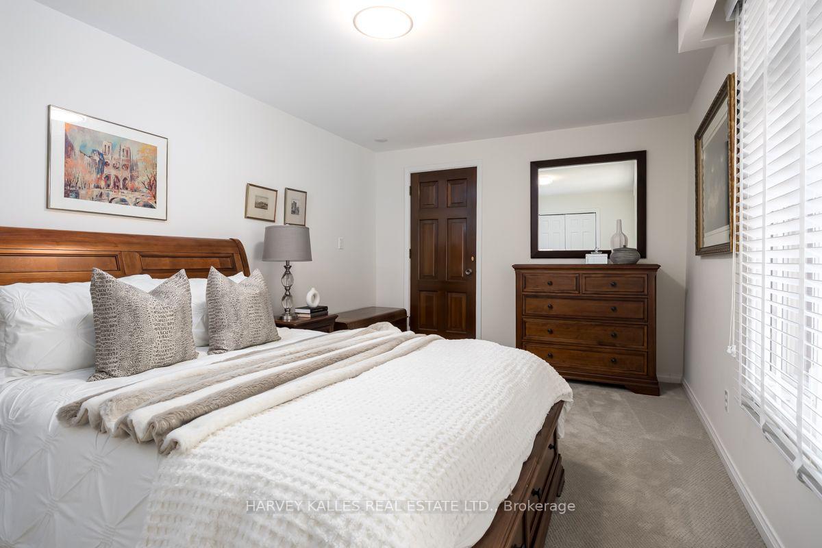 Photo 33 of 92 Prue Avenue, Toronto, Englemount-Lawrence — HOMEH