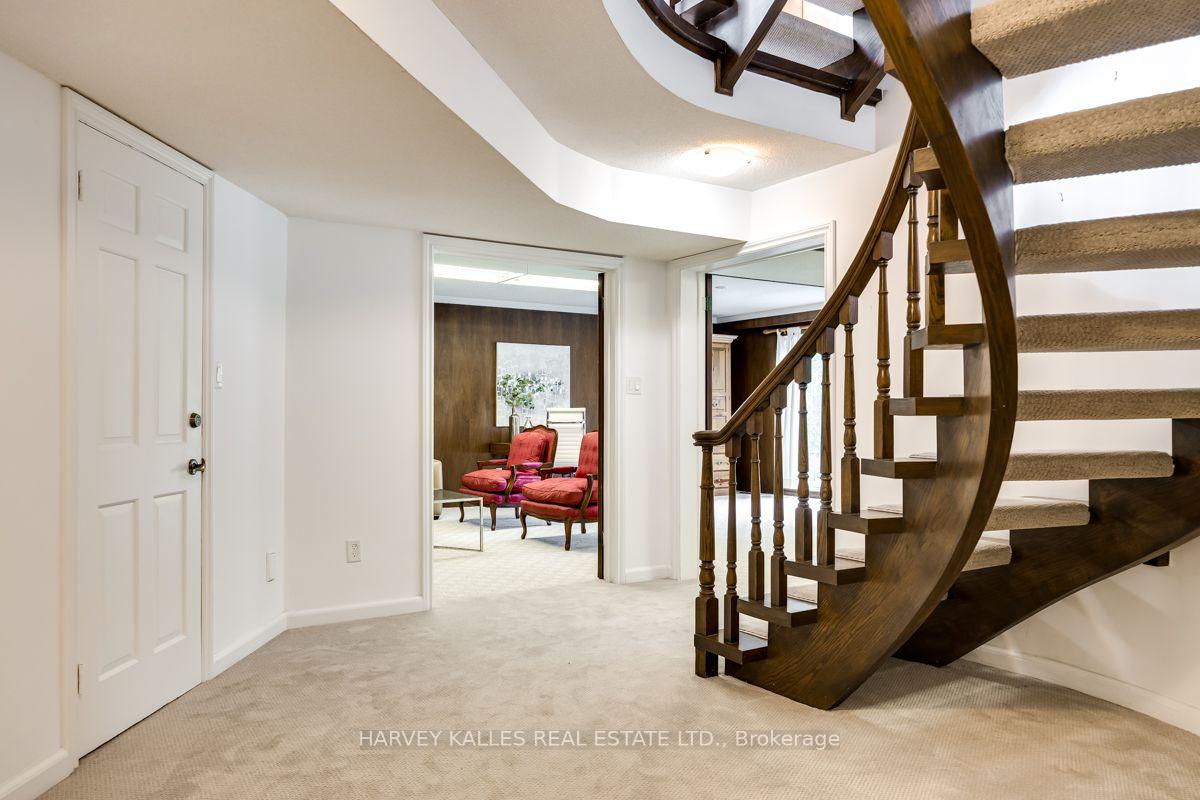 Photo 37 of 92 Prue Avenue, Toronto, Englemount-Lawrence — HOMEH