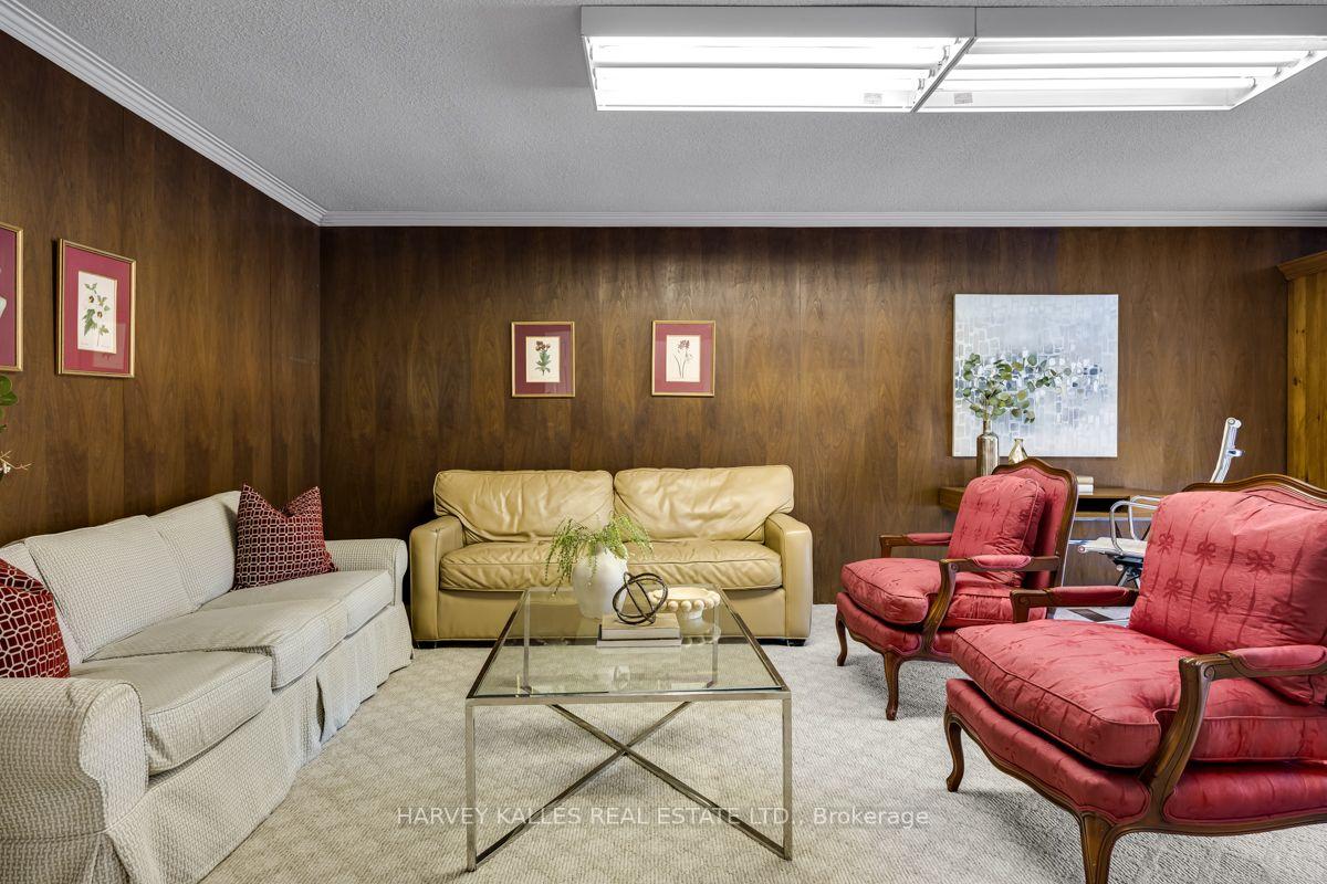 Photo 38 of 92 Prue Avenue, Toronto, Englemount-Lawrence — HOMEH