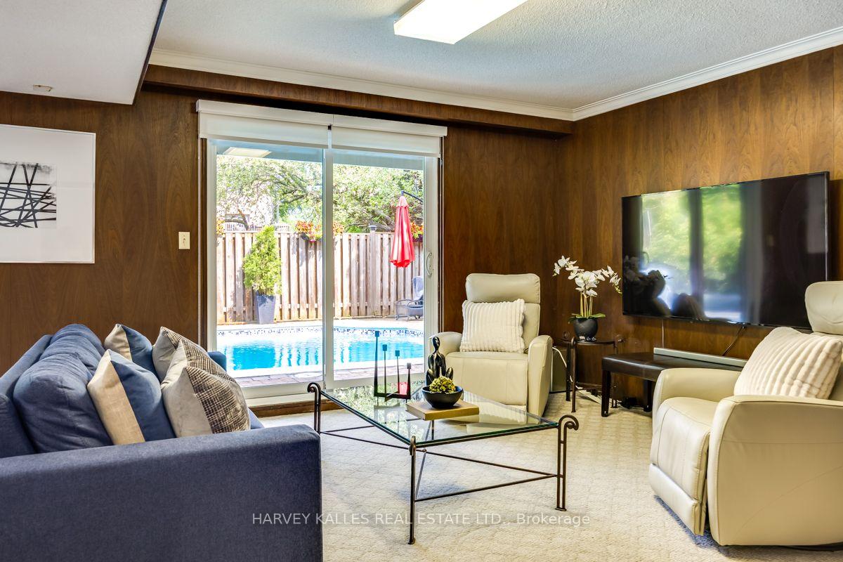 Photo 39 of 92 Prue Avenue, Toronto, Englemount-Lawrence — HOMEH