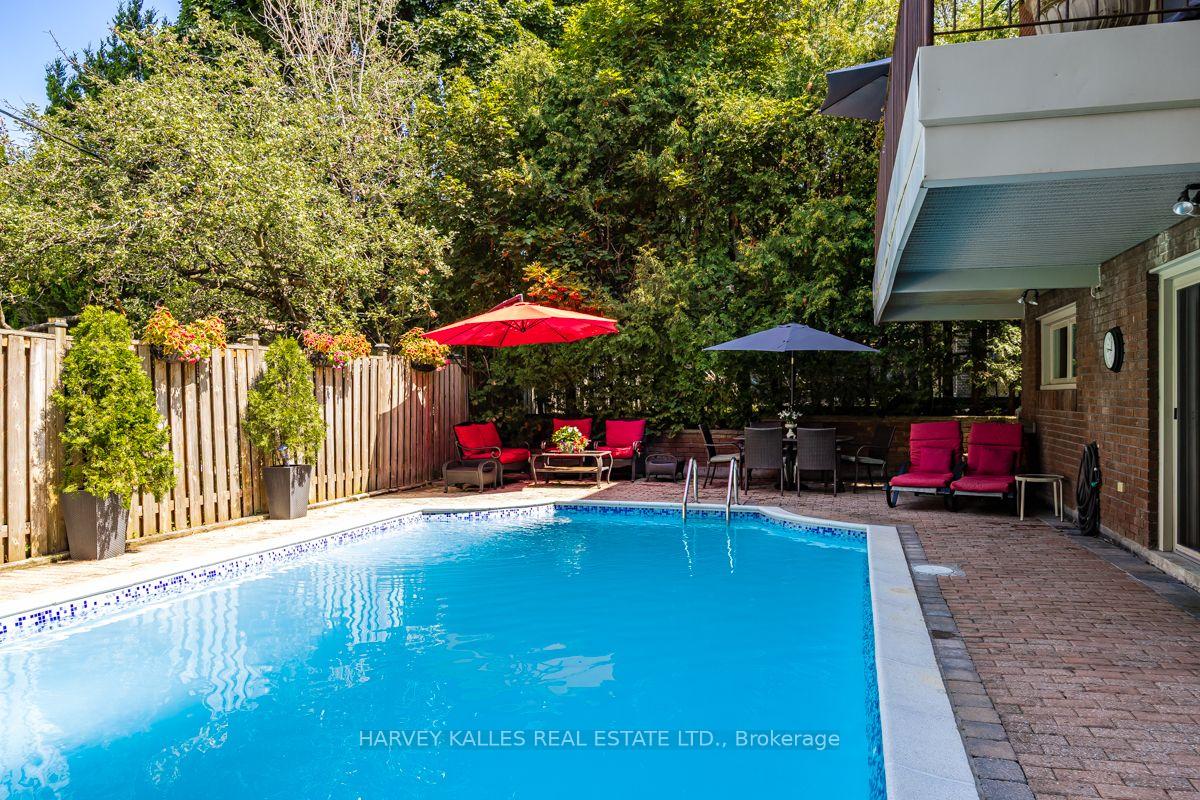 Photo 42 of 92 Prue Avenue, Toronto, Englemount-Lawrence — HOMEH