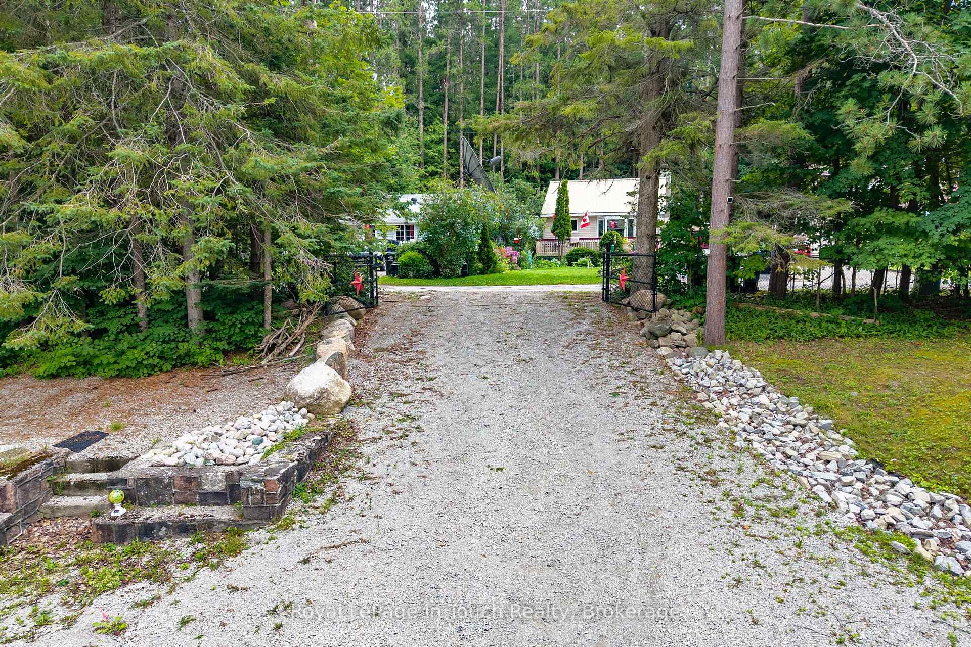 Photo 10 of 86 Andrew Drive, Tiny, Rural Tiny — HOMEH