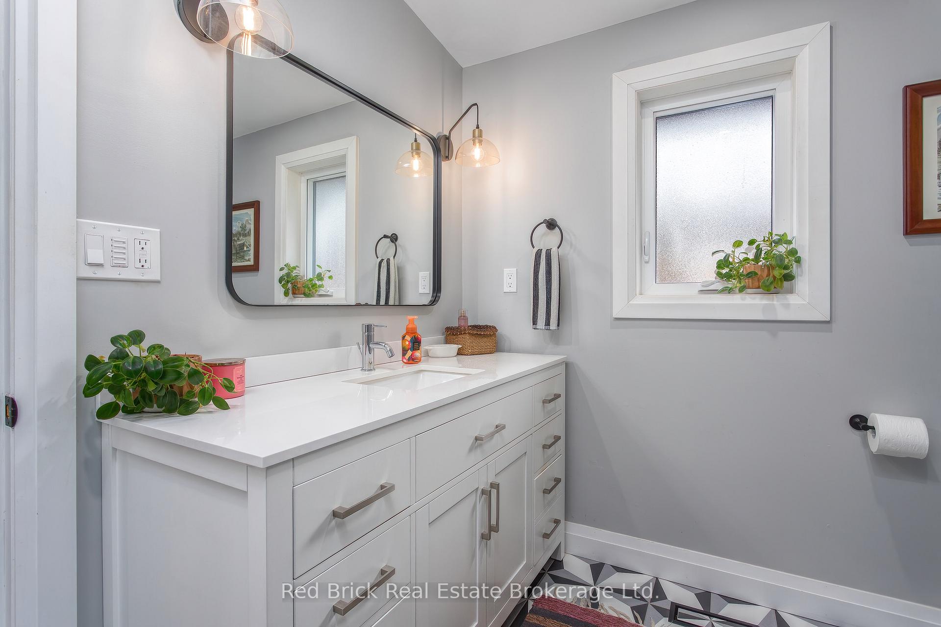 Photo 22 of 141 Lane Street, Guelph, St. George's — HOMEH
