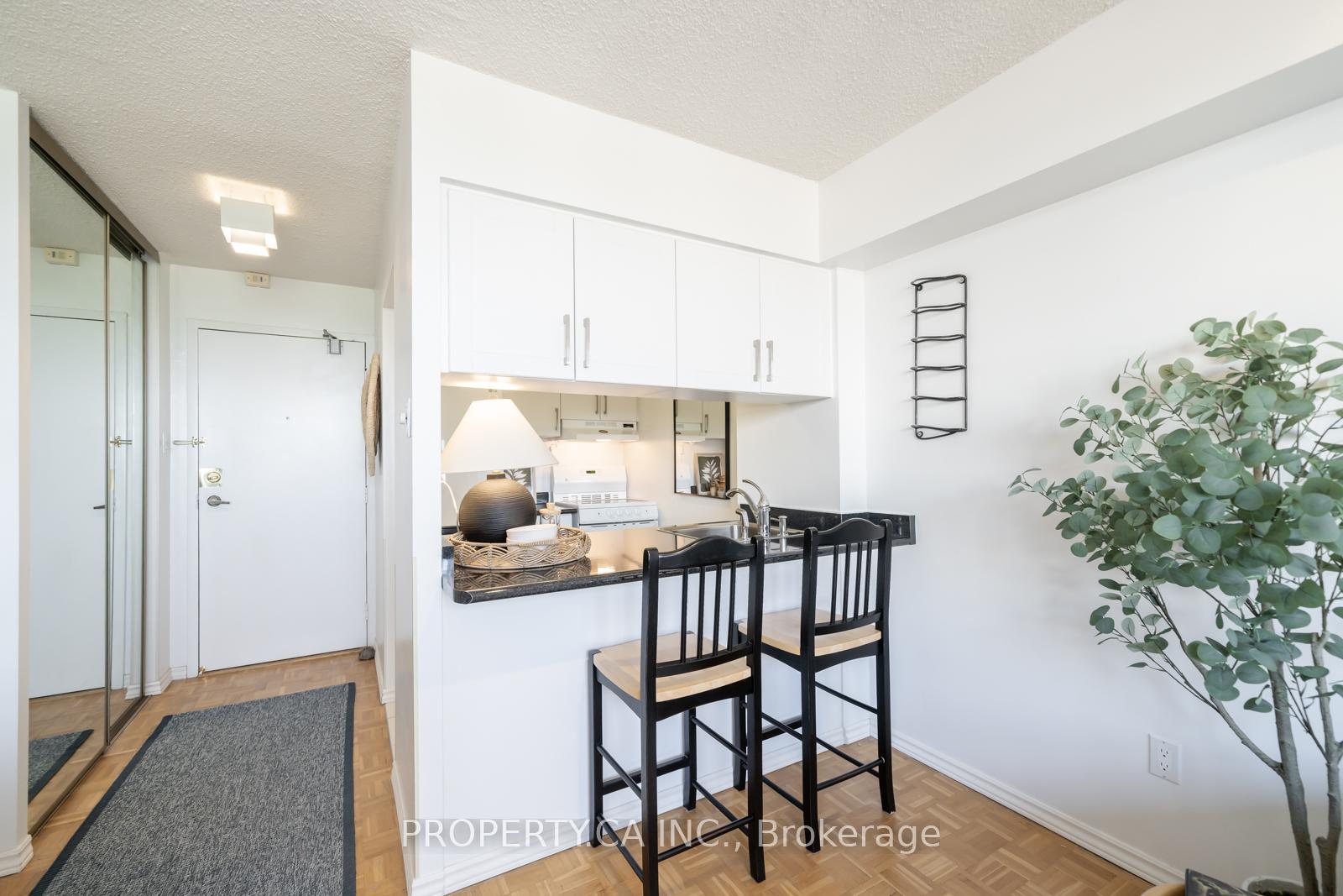 Photo 10 of Unit 914, 80 St Patrick Street, Toronto, Kensington-Chinatown — HOMEH