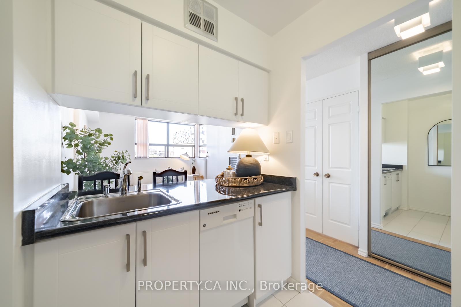 Photo 14 of Unit 914, 80 St Patrick Street, Toronto, Kensington-Chinatown — HOMEH