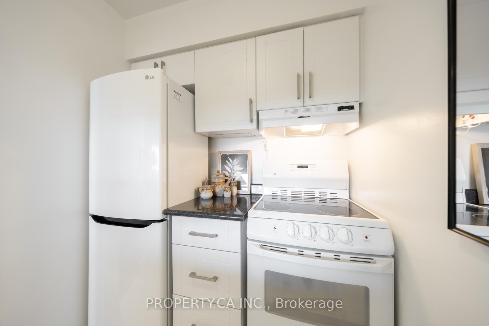 Photo 17 of Unit 914, 80 St Patrick Street, Toronto, Kensington-Chinatown — HOMEH